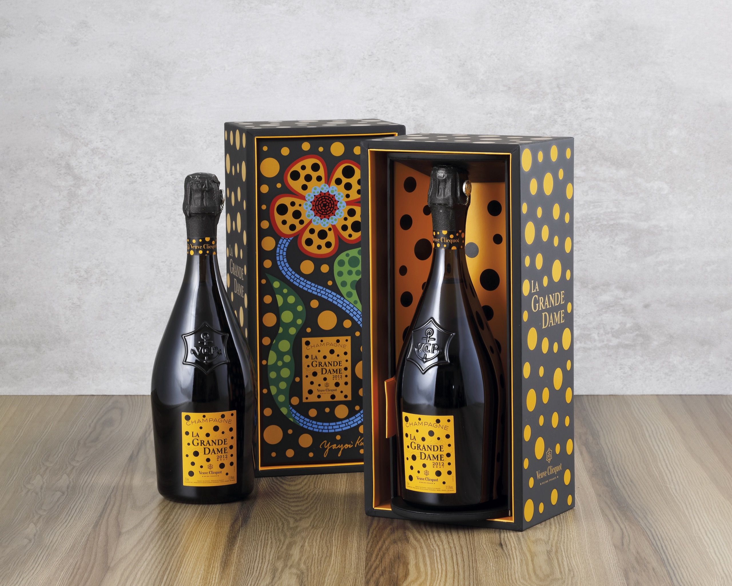 限定品②草間彌生 2012 グラン ダム ヴーヴ クリコ シャンパン 辛口 白 750ml Veuve Clicquot 【箱入】 - 飲料