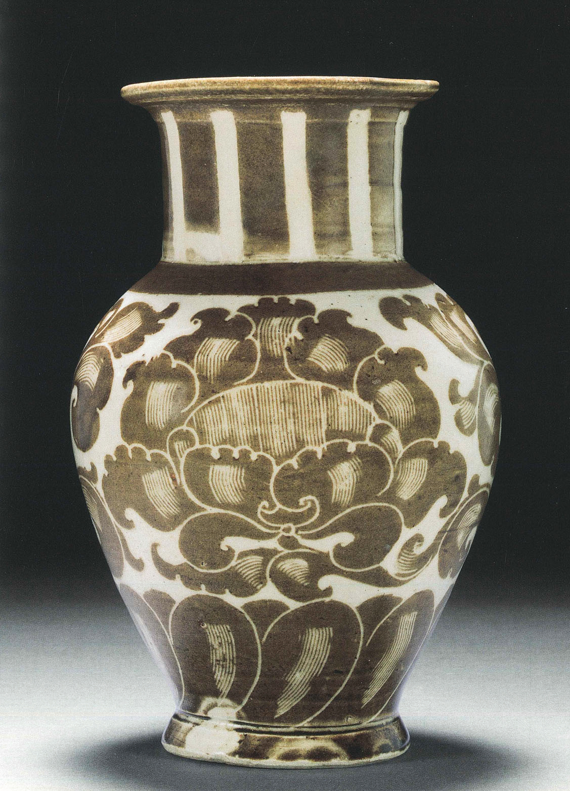 宋代　定窯　盤竜白磁瓶 定窑印花云龙纹盘- 故宫博物院