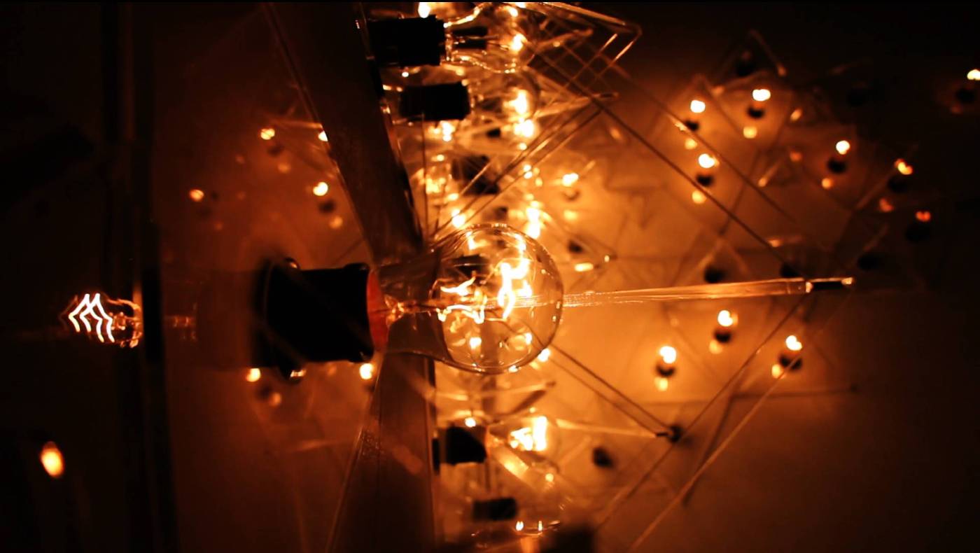 胡縉祥《光律2》2014 燈光互動裝置 複合媒材