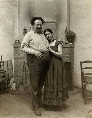迪亞哥•里維拉和妻子芙烈達•卡蘿的合照。