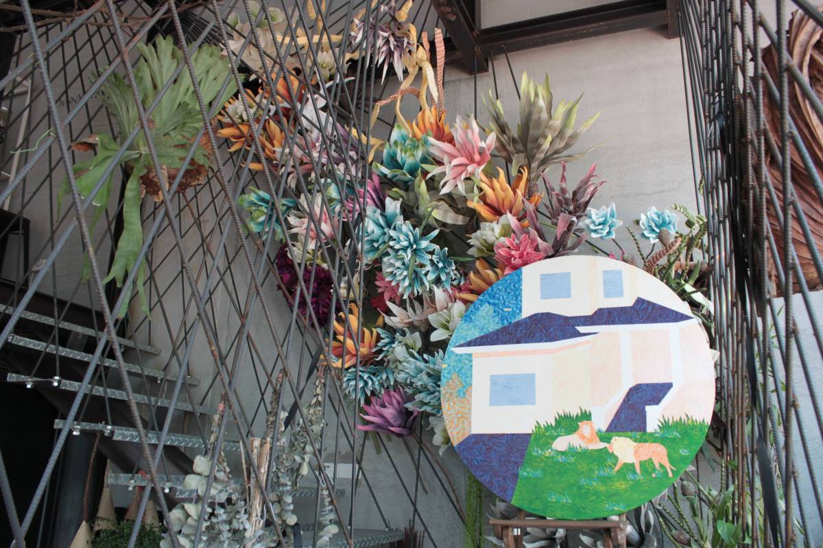 藝術散策區-Danny's Flower中陳列藝術作品，提供民眾連結藝術與生活空間的想像。