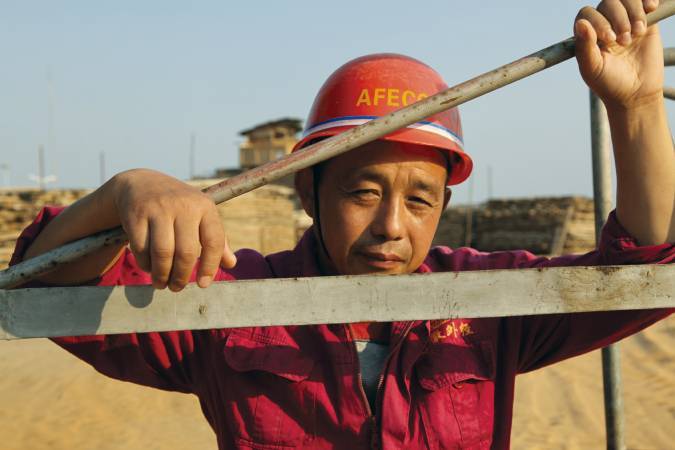 日德艾蘭，《莫三比克的中國人》，2011。圖/臺北市立美術館提供。