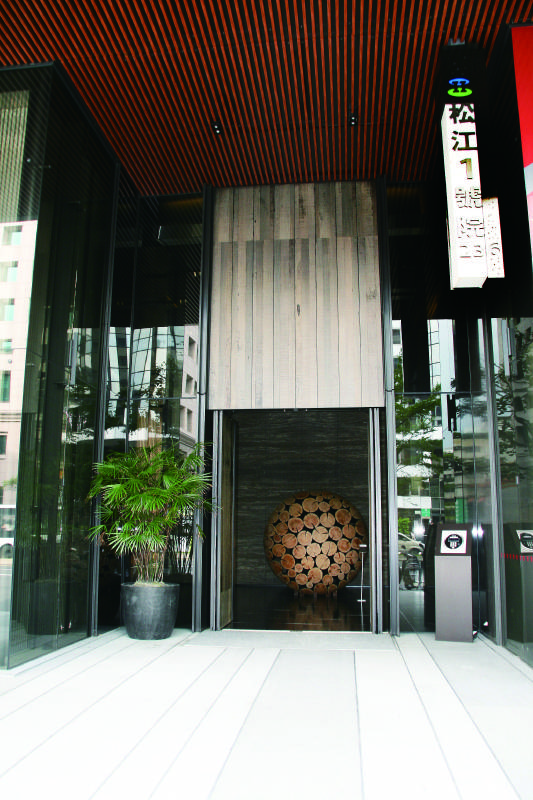 松江1號院大門入口韓國藝術家李在孝藝術作品
