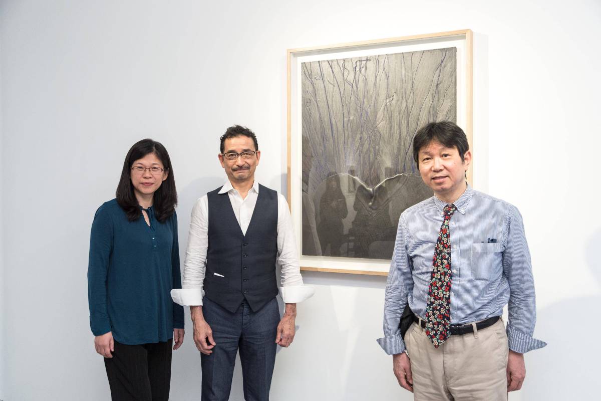 (左起)台藝大美術系副教授陳眖怡老師、日本大阪畫廊Yoshiaki Inoue負責人、日本藝評Yoshio Kato