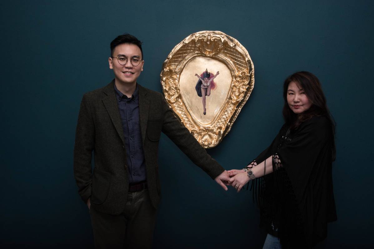 知名時尚設計師溫慶珠與藝術家里李承道合影。