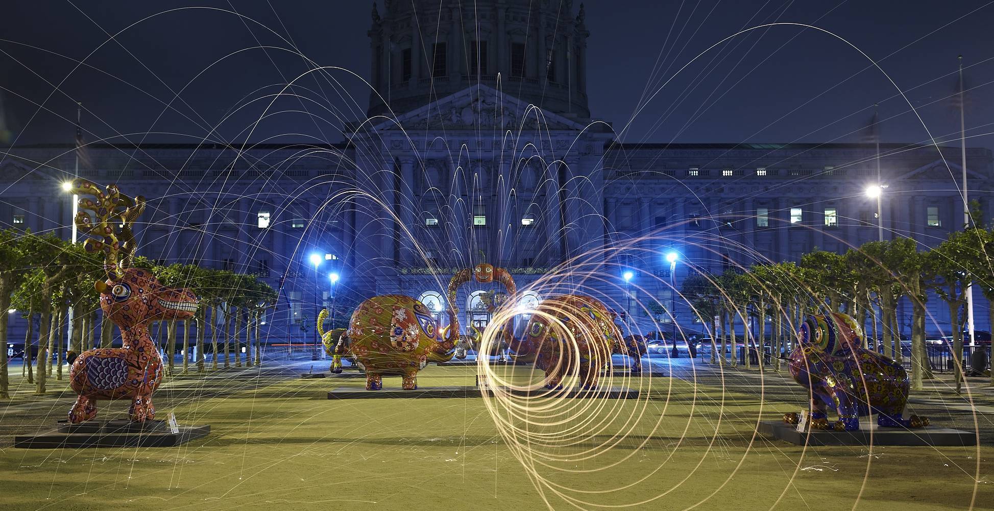 花漾動物嘉年華展於舊金山市政廳 夜間攝影