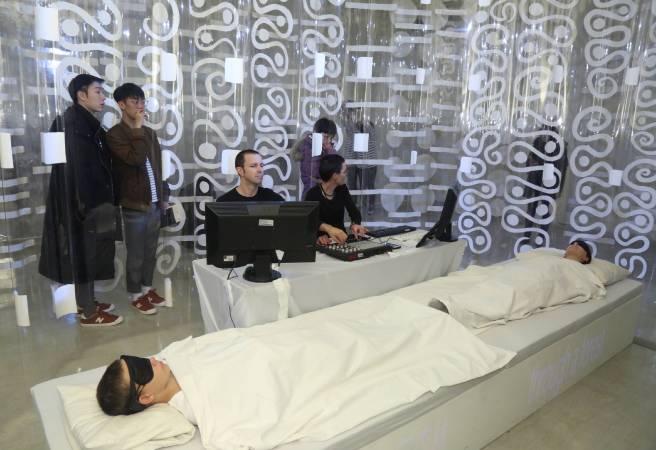 澳洲藝術家PluginHUMAN〈夢境2‧2〉表演。圖/國立台灣美術館提供。