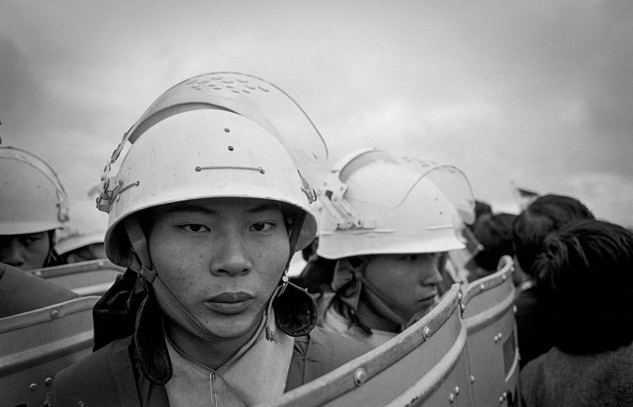 劉振祥《民主風景-機場事件》，桃園，1986