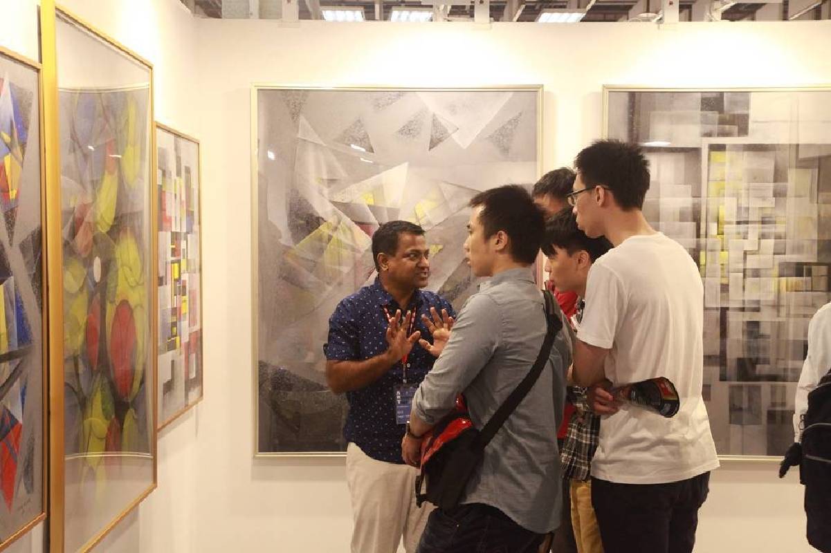 「2018台北新藝術博覽會」國際藝術家專程遠道來台參與藝術盛會，與民眾面對面。