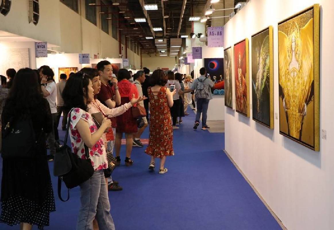 台北新藝術博覽會將藝術推廣至一般民眾的家裡，將藝術與生活合而為一。