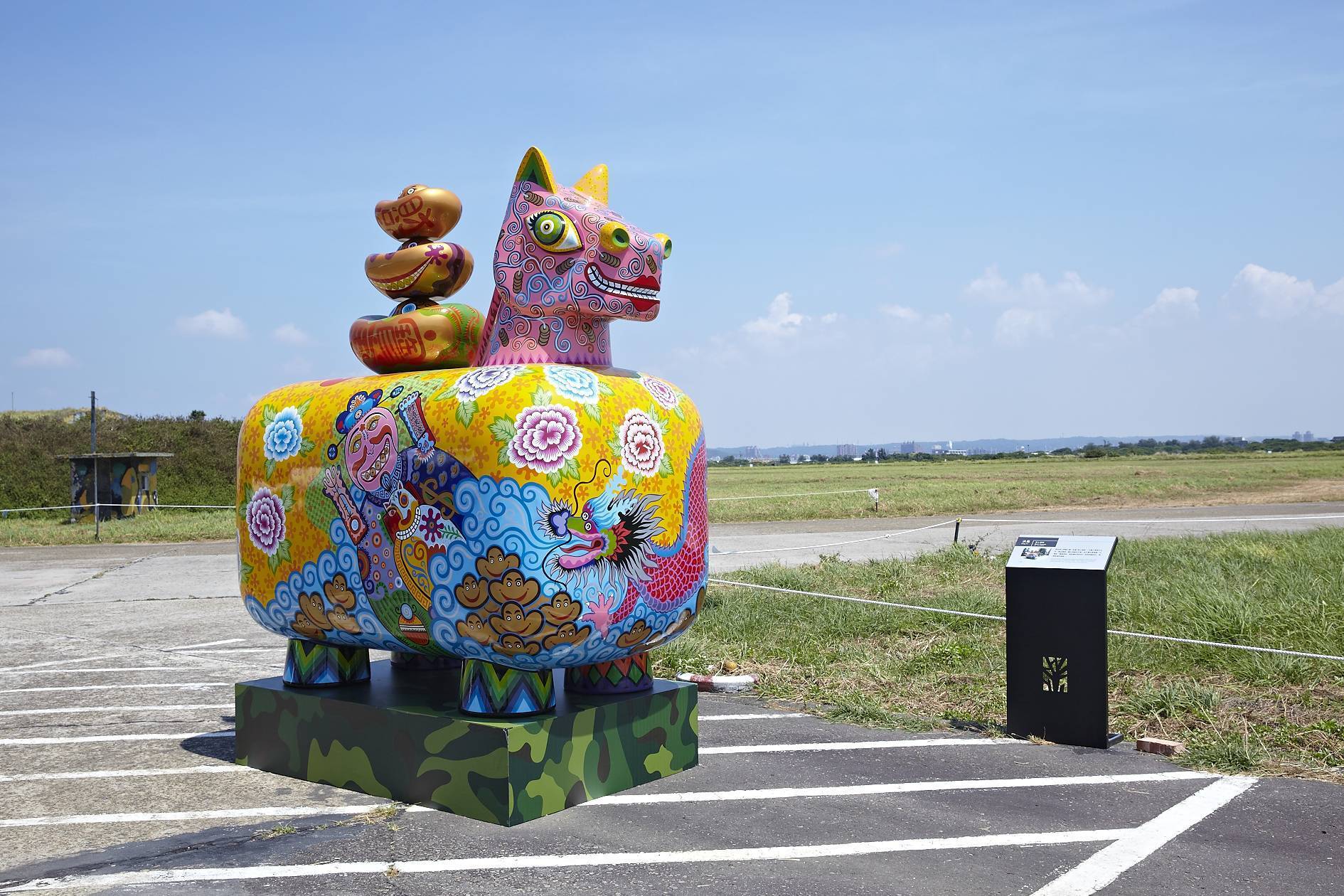 洪易｜馬上發財｜2013｜鋼板彩繪｜243x126x236cm