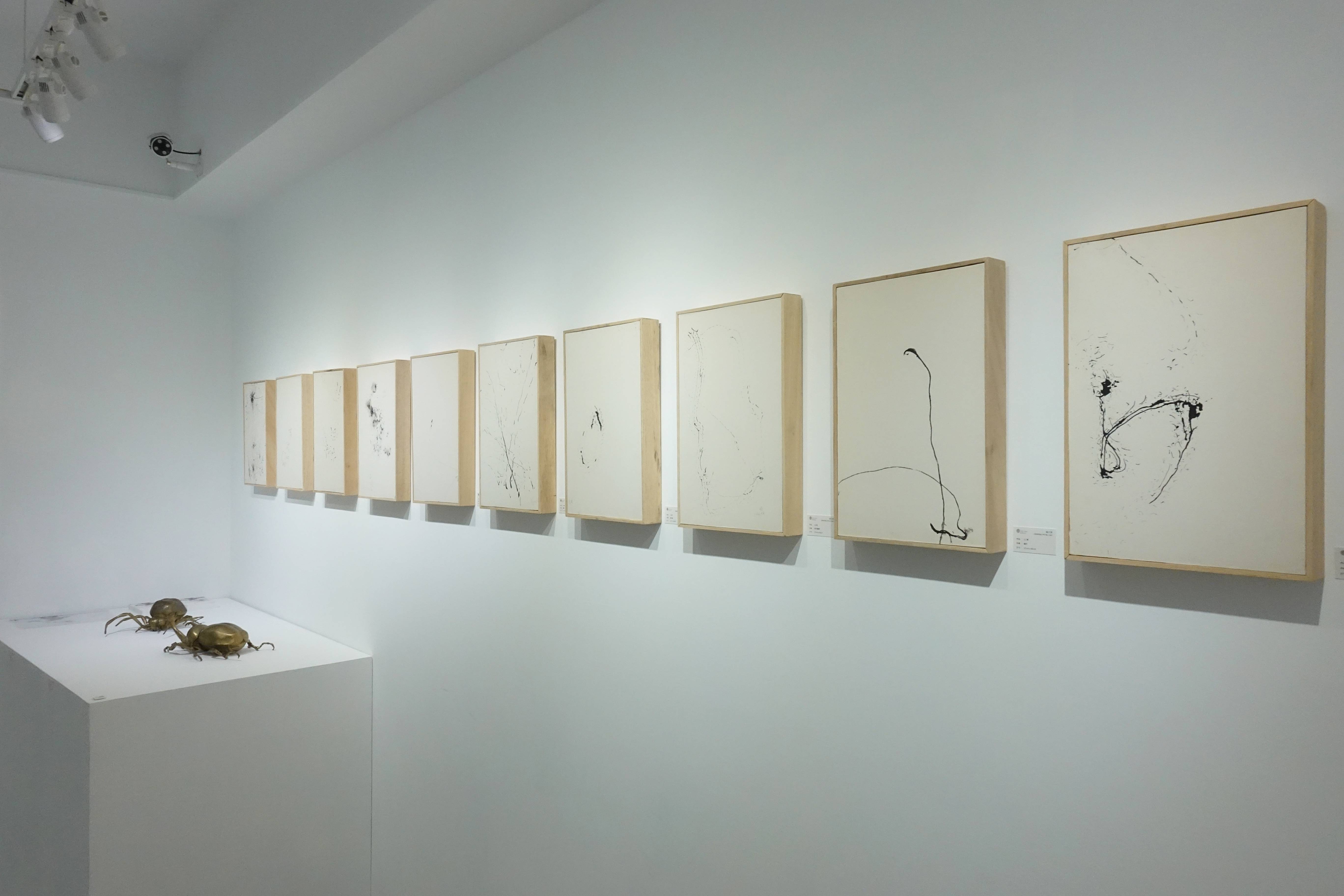 【蟲文展——朱贏椿與蟲子們的紙上邂逅】作品於展場空間展示。