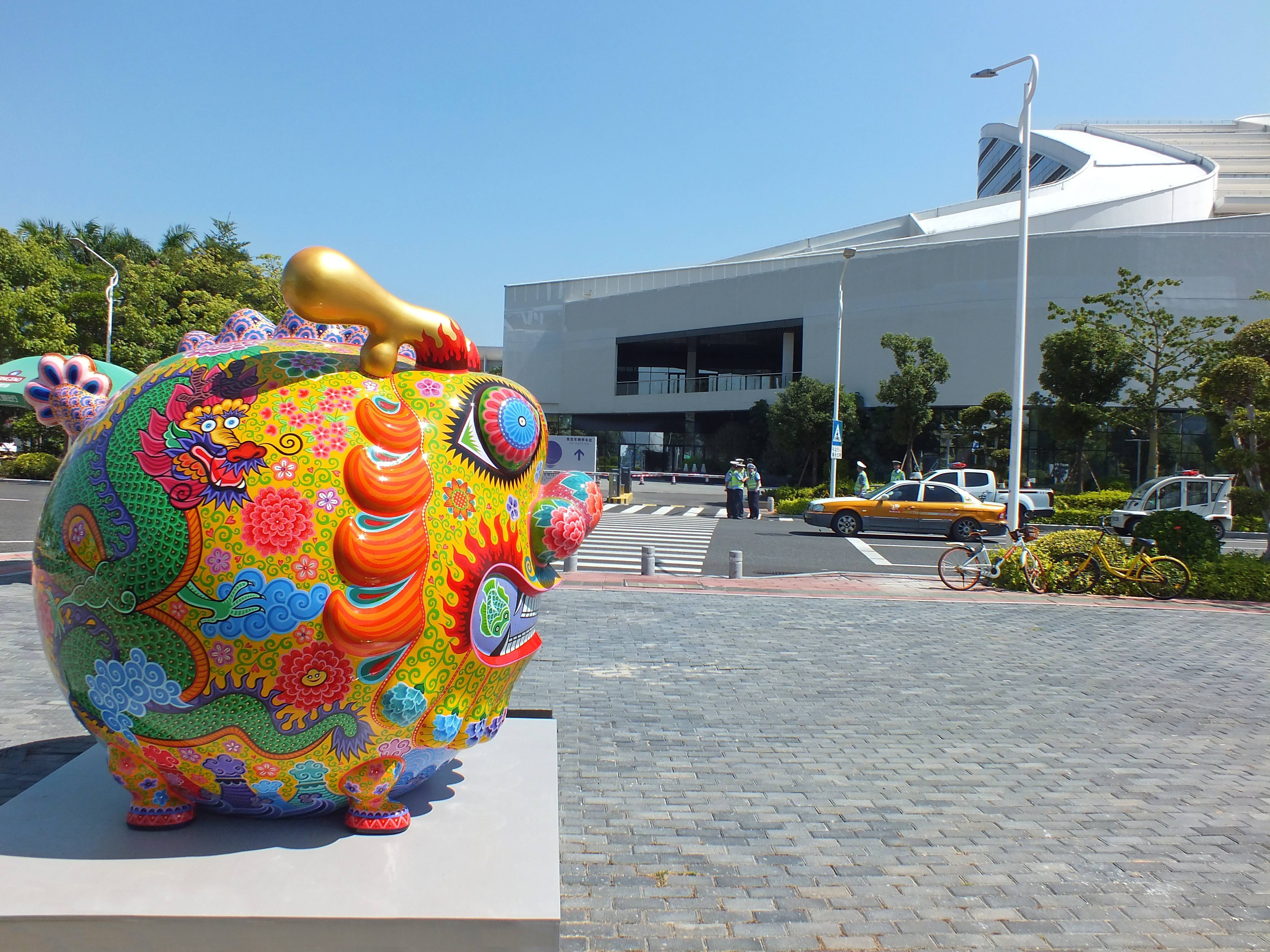 洪易|大圓龍|2018|鋼板彩繪|250×210×220 cm