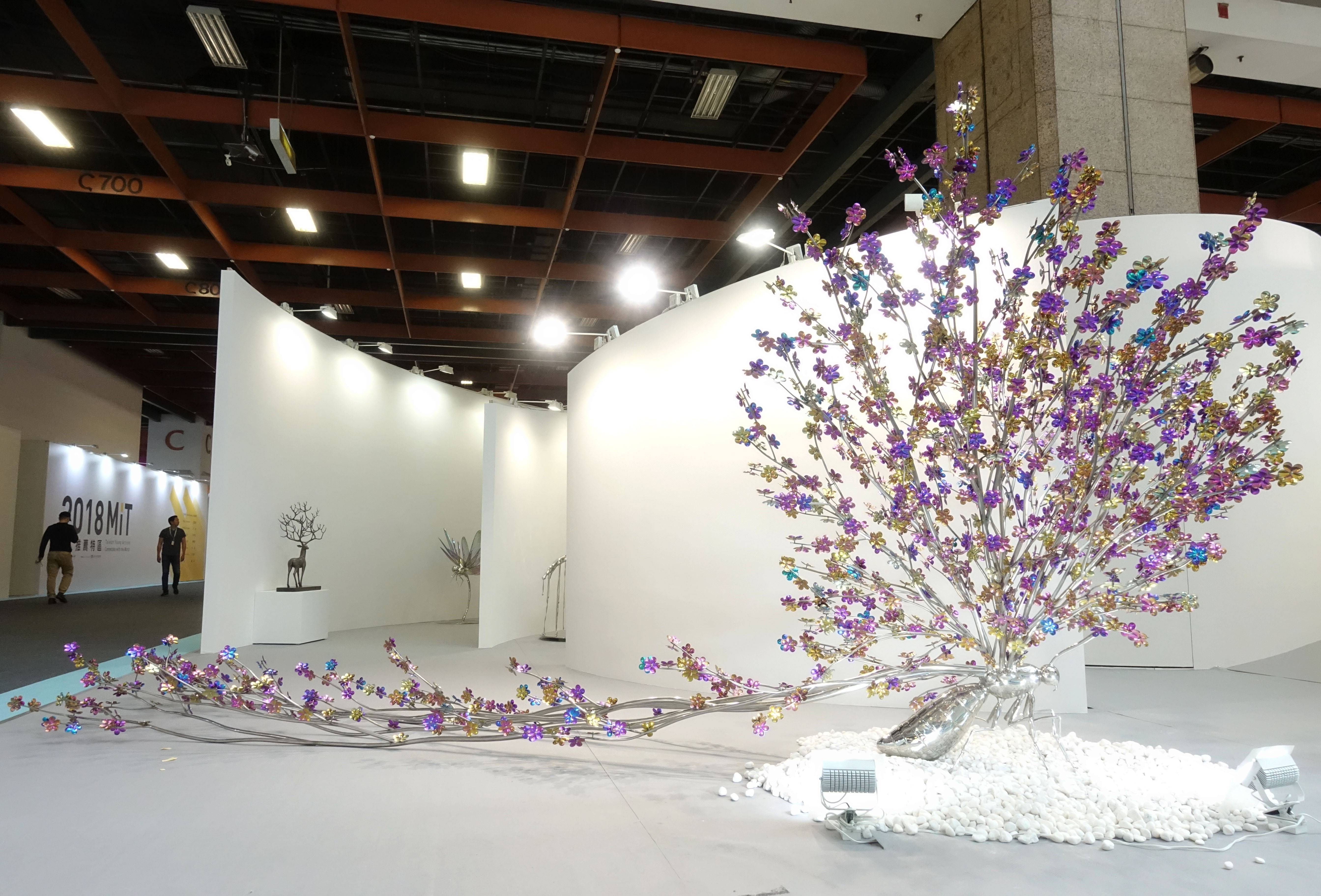 藝時代畫廊-高孝午，《再生-蝴蝶》，不鏽鋼鍍色，2017。