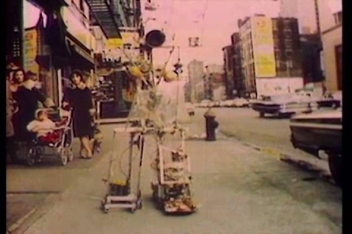 世界上最早的藝術機器人之一，是由白南準和阿部修（Shuya Abe），在1965年時共同創作