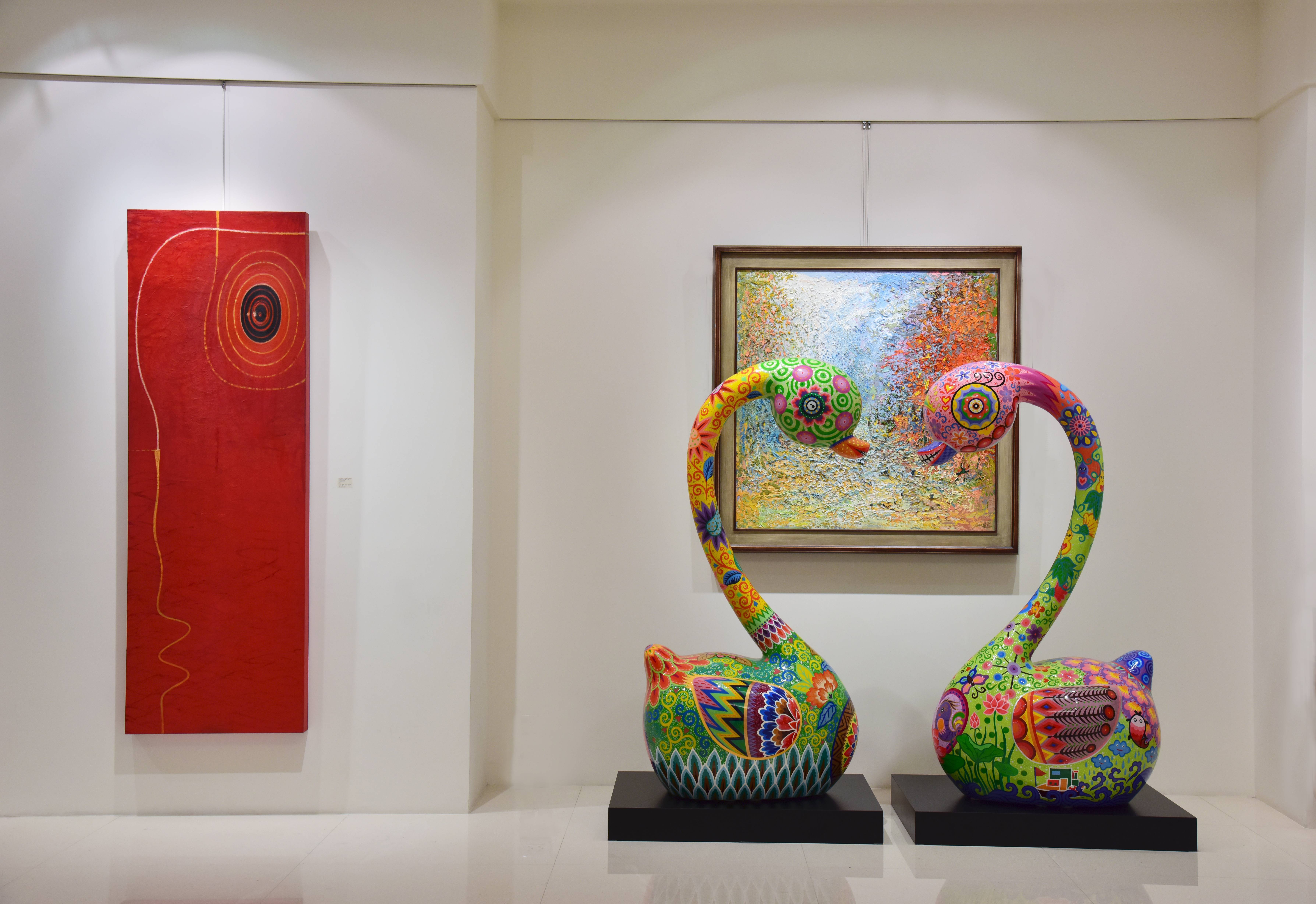 象徵幸福相守的「天鵝之戀」。天鵝之戀| 2016|鋼板彩繪|80x60x150cm、80x60x150cm