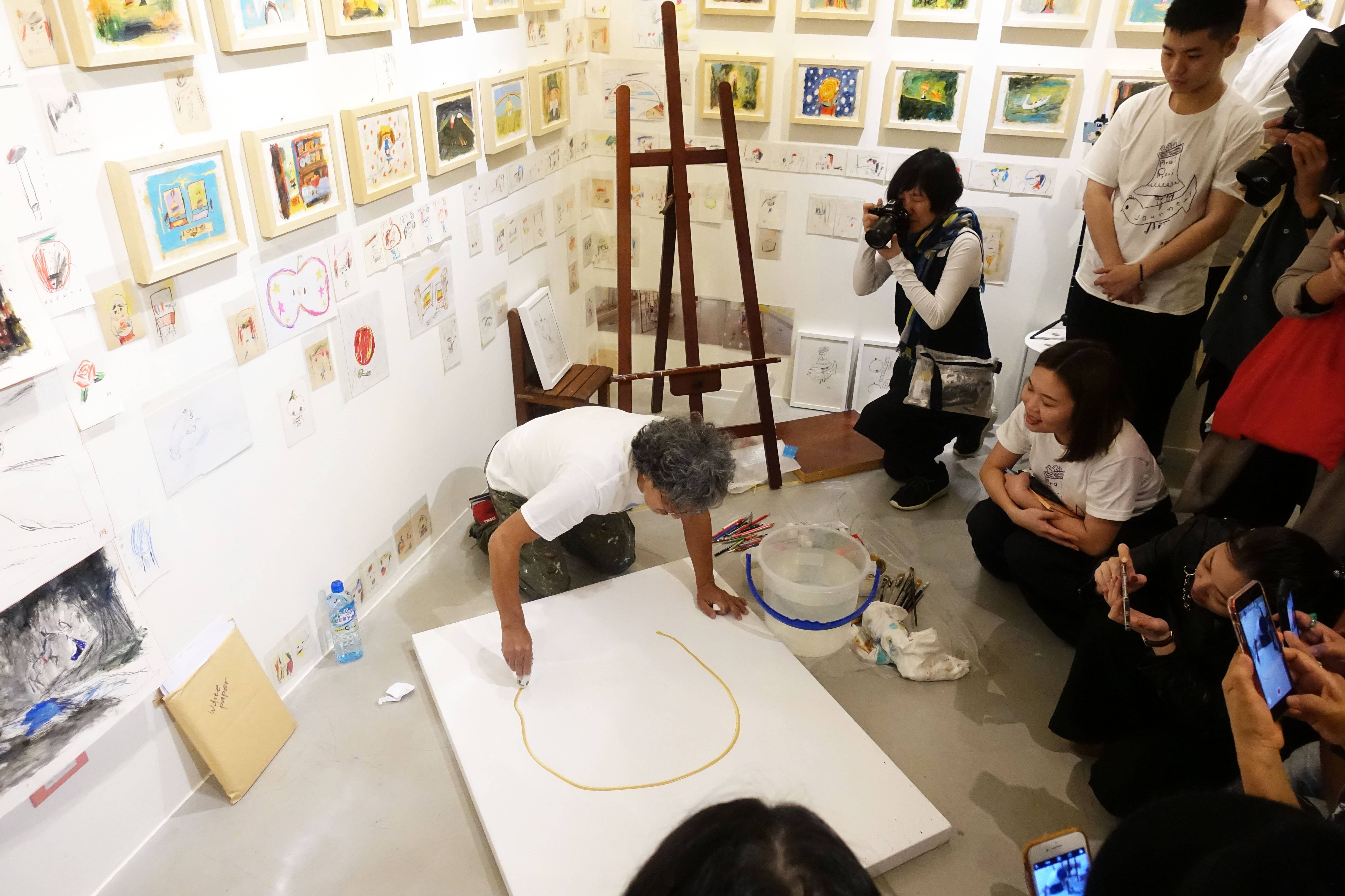 日本插畫繪本藝術家荒井良二先生於荻達寓見現場Live painting。