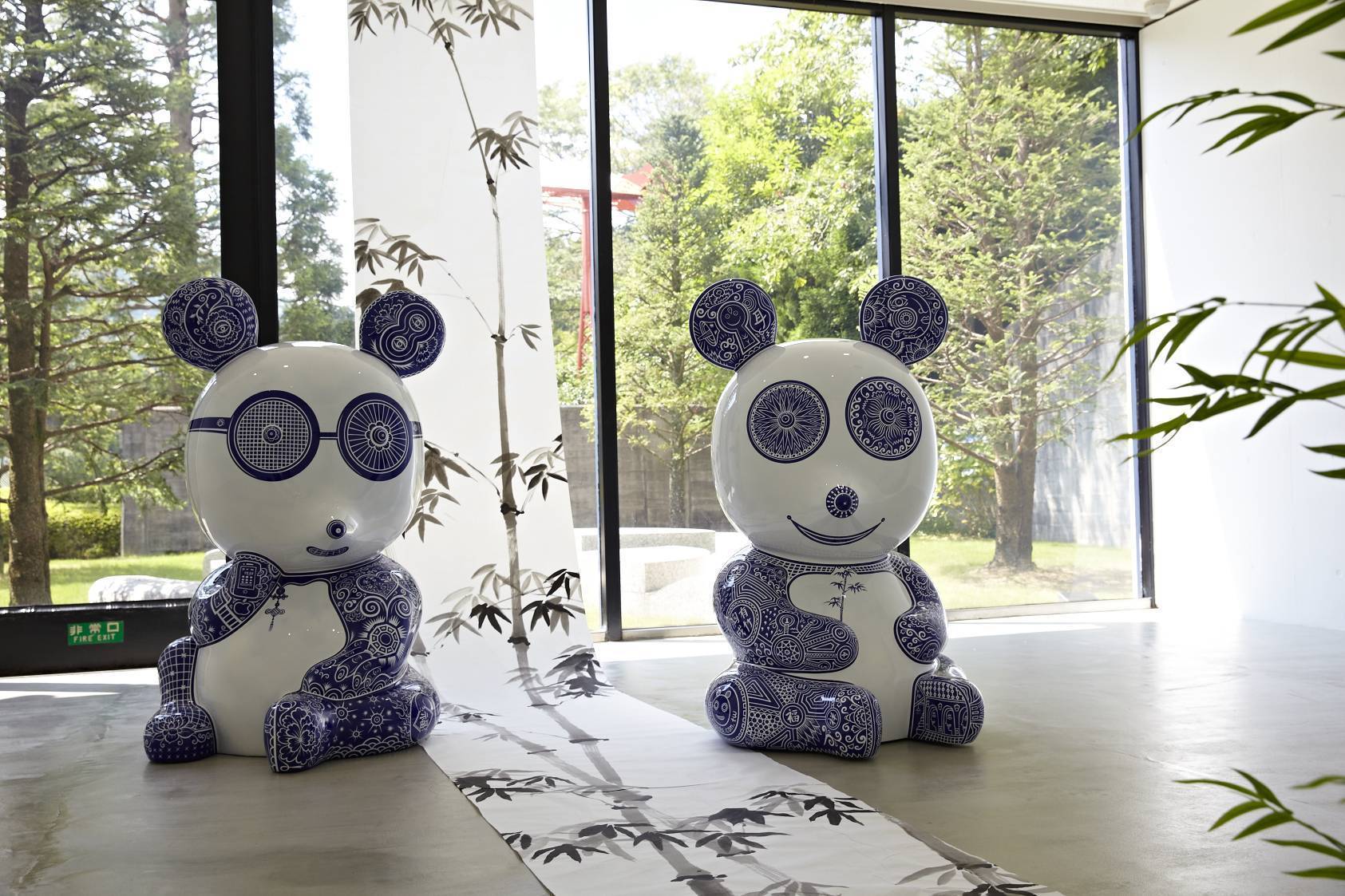 洪易雕刻之森個展| 「團團圓圓 」室內展區 2013|鋼板彩繪|團團 105 x 95 x 155 cm 圓圓 100 x 95 x 155 cm