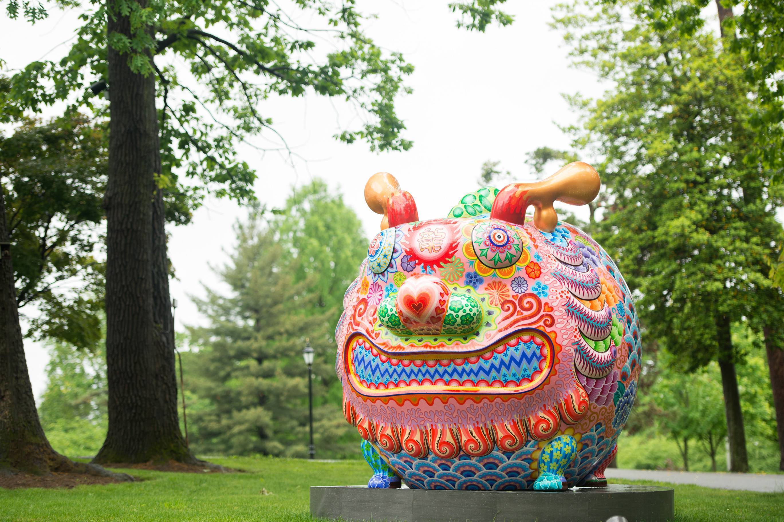 圓龍| 2016|鋼板彩繪|210x220x250 cm |洪易作品「圓龍」取自諧音「圓融」,不通俗,更是圓滿吉祥飽滿之意