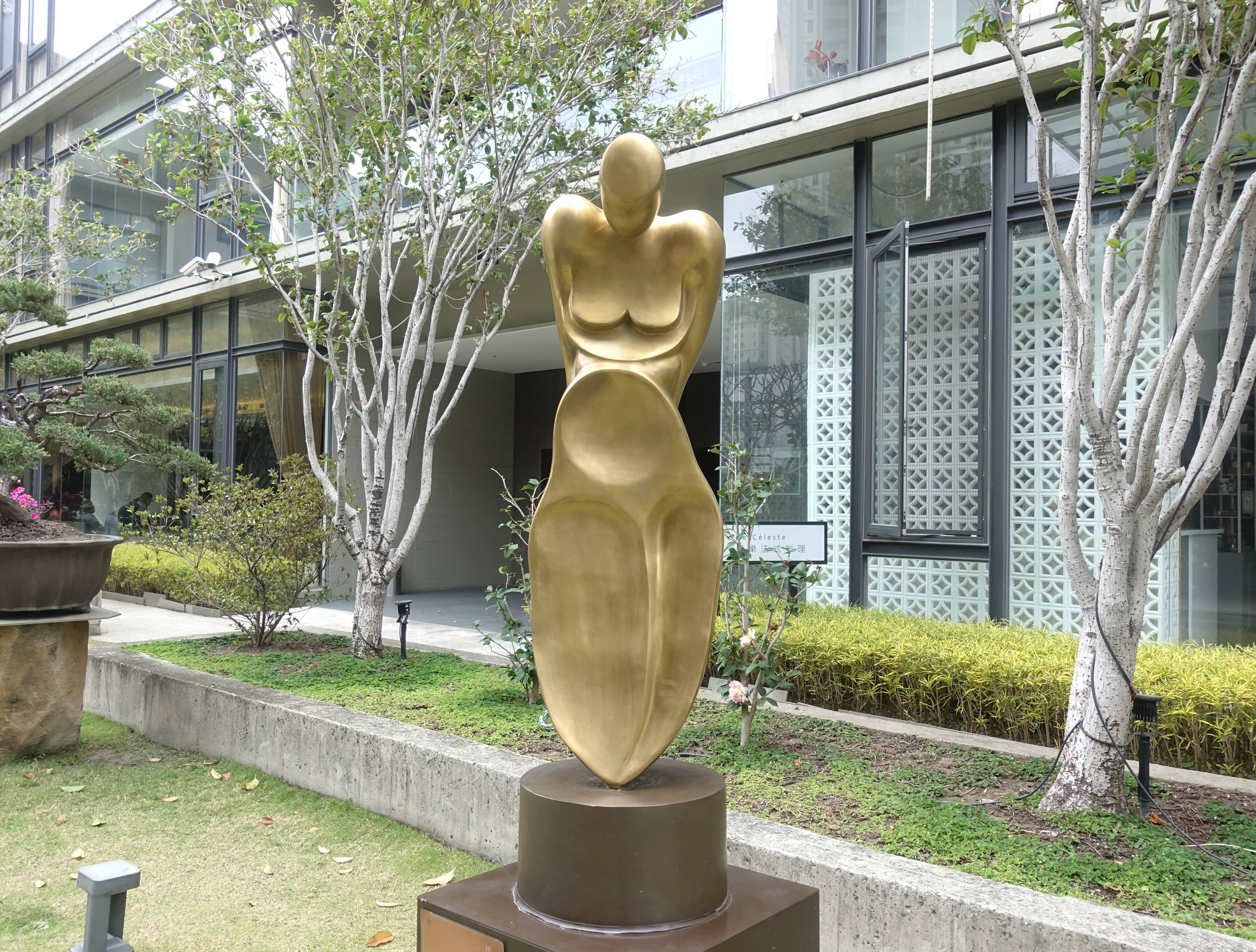 賴哲祥，《雅》，青銅，⾼126 x 寬36 x 深47 cm，2006。
