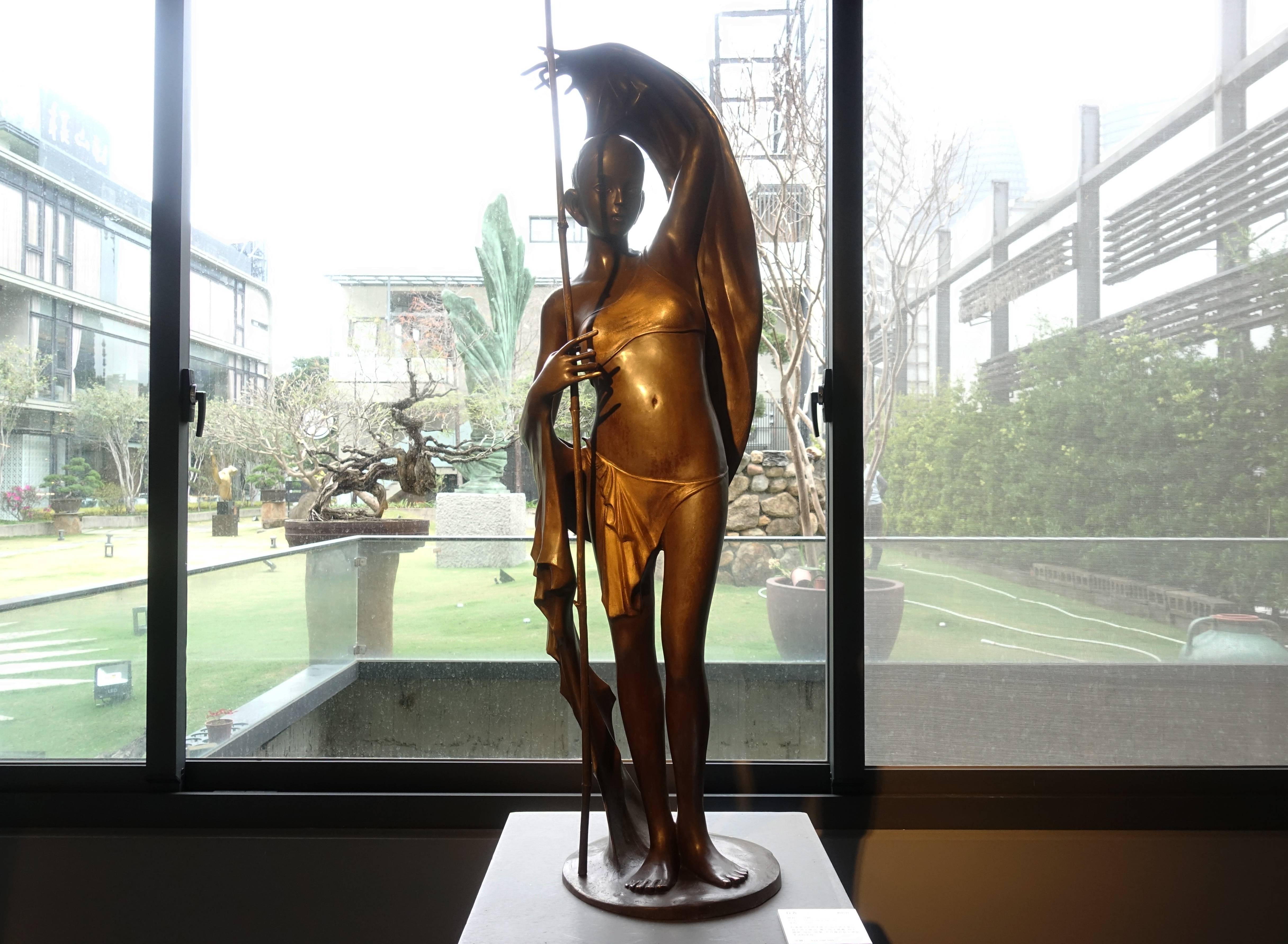 賴哲祥，《⾏者》，青銅，⾼142 x 寬38 x 深30 cm，2017。