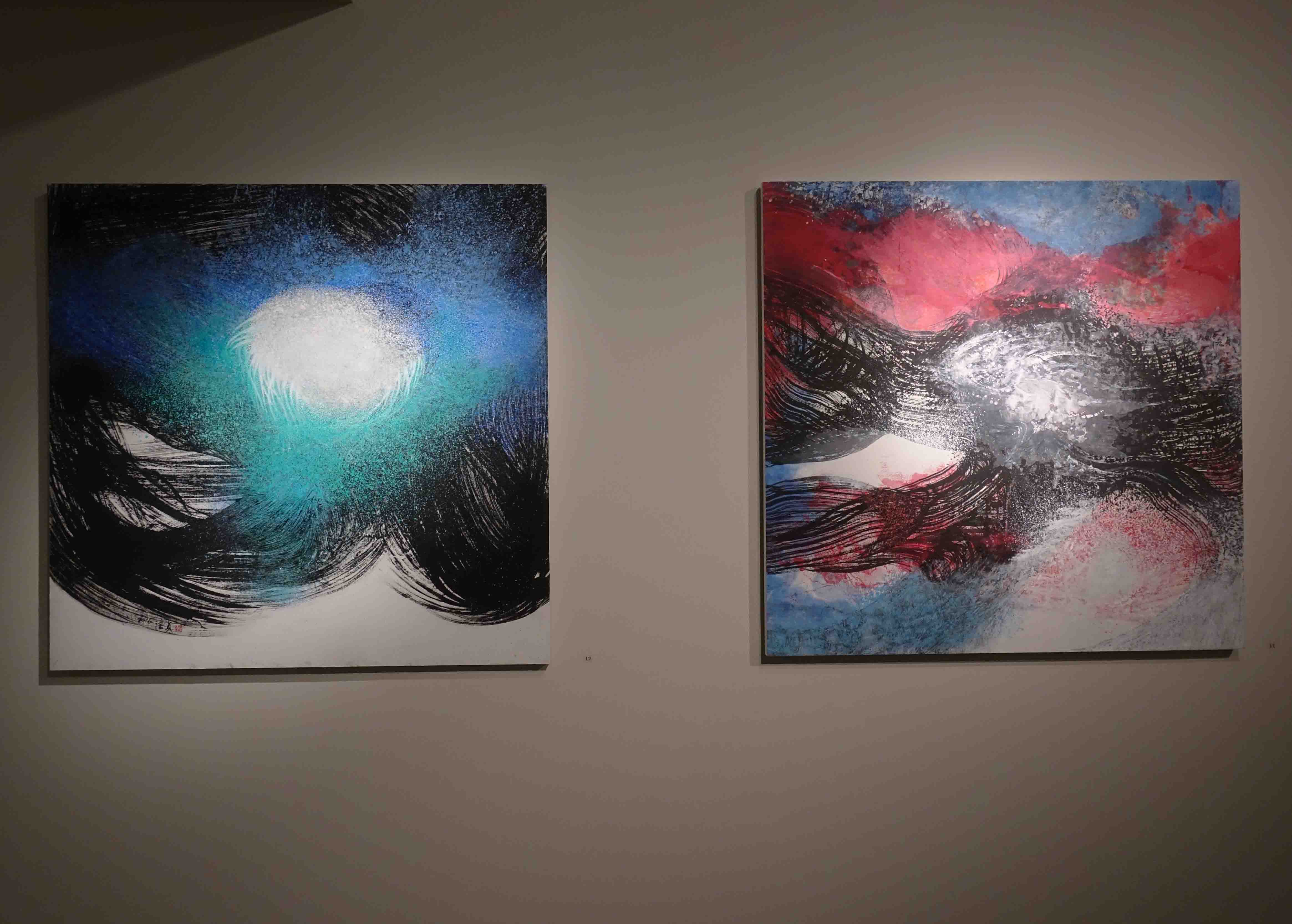 洛貞，《日常》(左)，彩墨宣紙，2016。洛貞，《流雲》(右)，彩墨宣紙，2016。