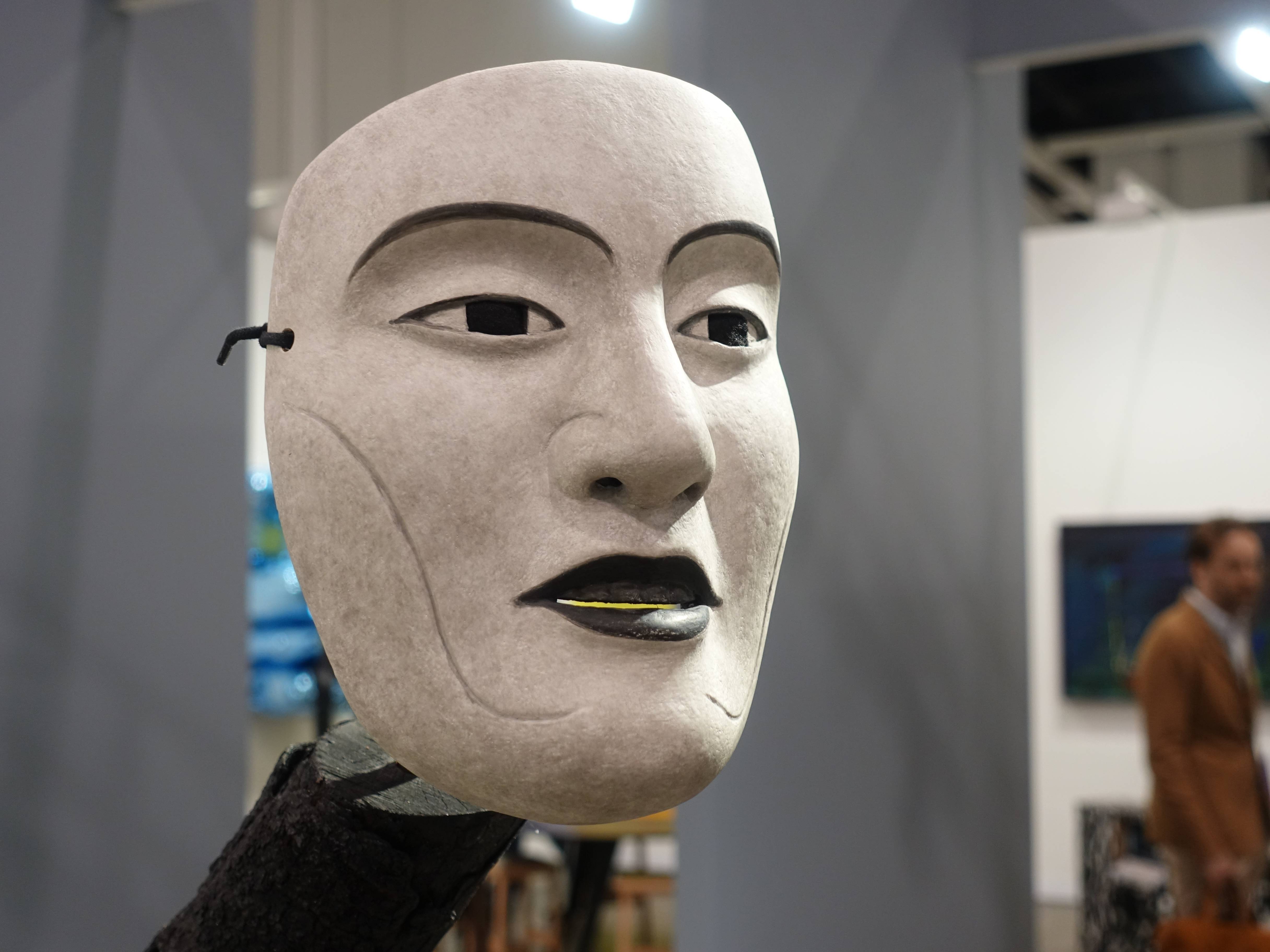 The Modern Institute藝廊展出立體雕塑裝置作品。