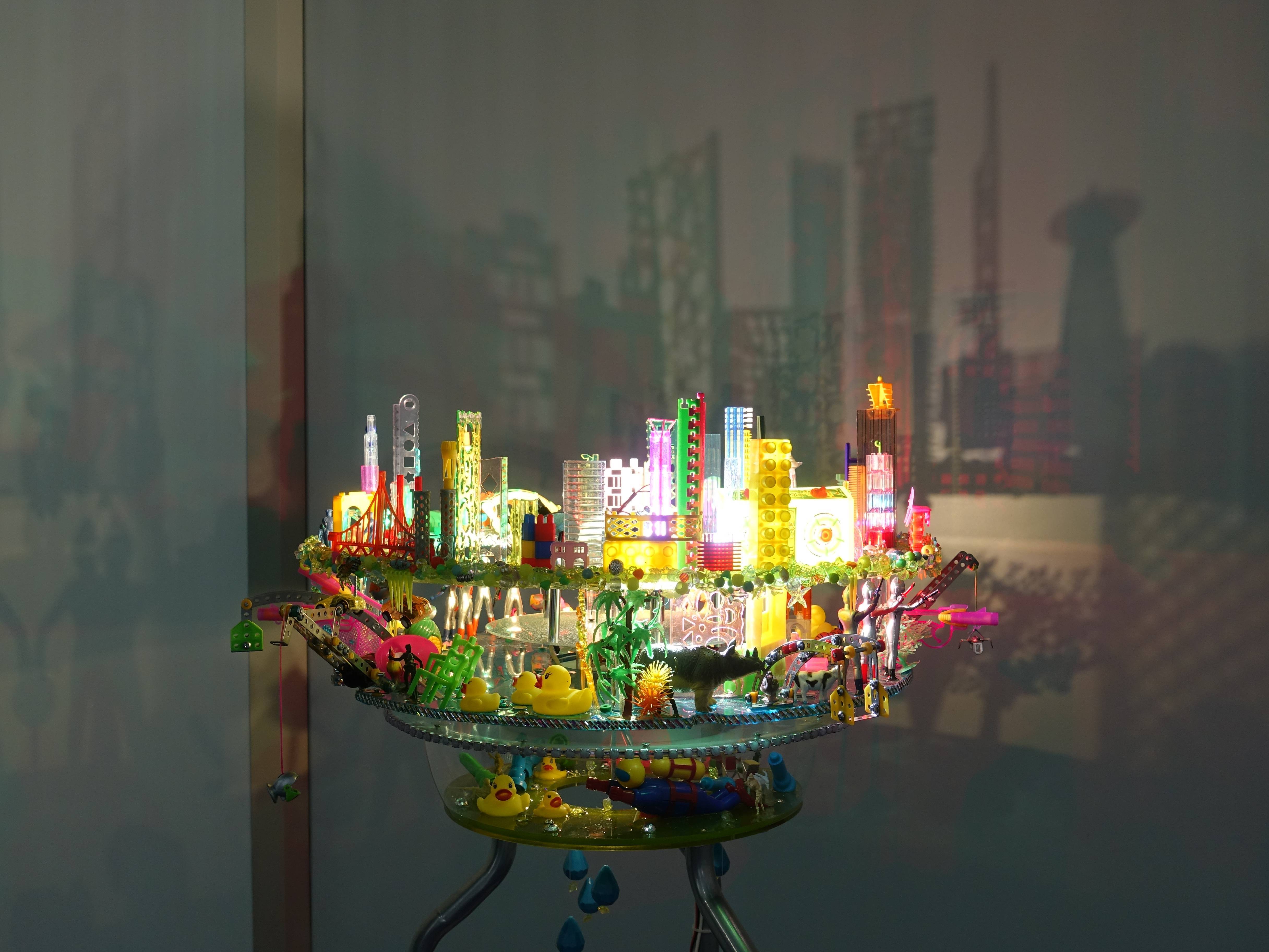 Angela Yuen，《City Rhapsody-Project Roseate》立體裝置作品。