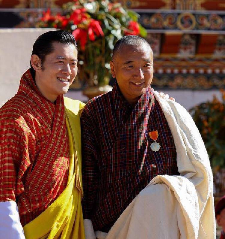 不丹現任國王於2010年授予訶莎．卡瑪國家勳章(金牌)