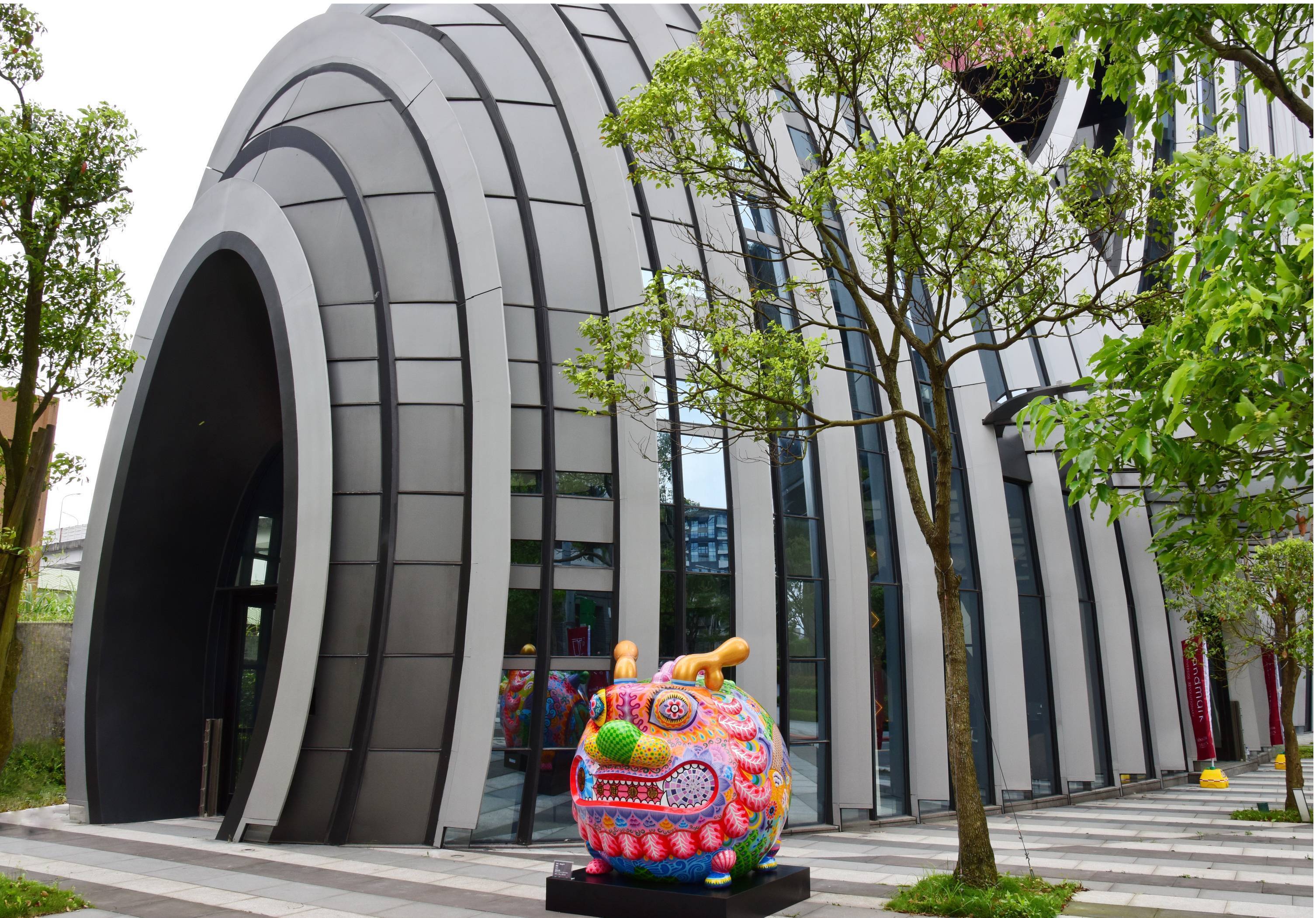 洪易｜圓龍｜2015｜鋼板彩繪｜168x150x158cm