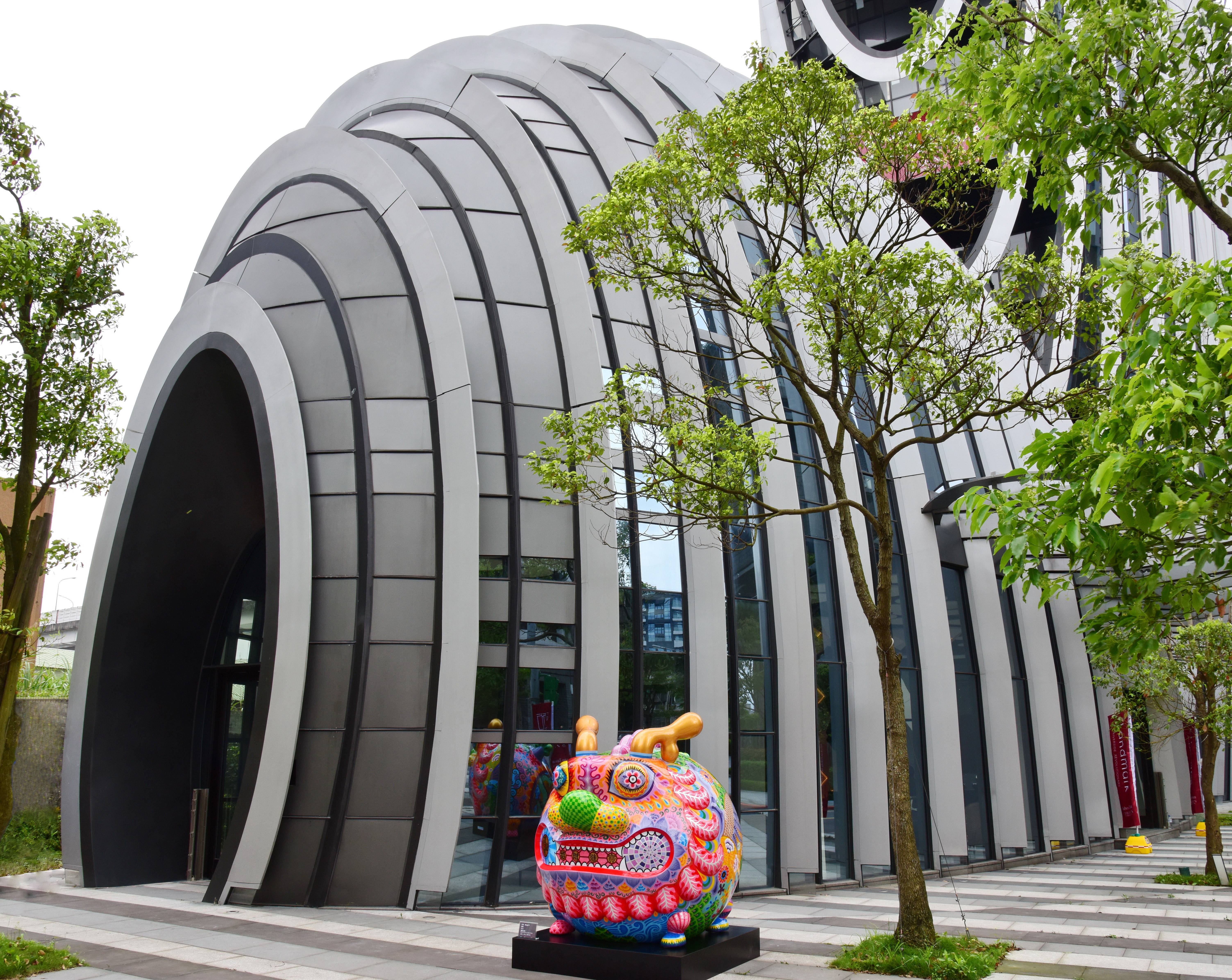 洪易|圓龍|2015|鋼板彩繪|168x150x158cm