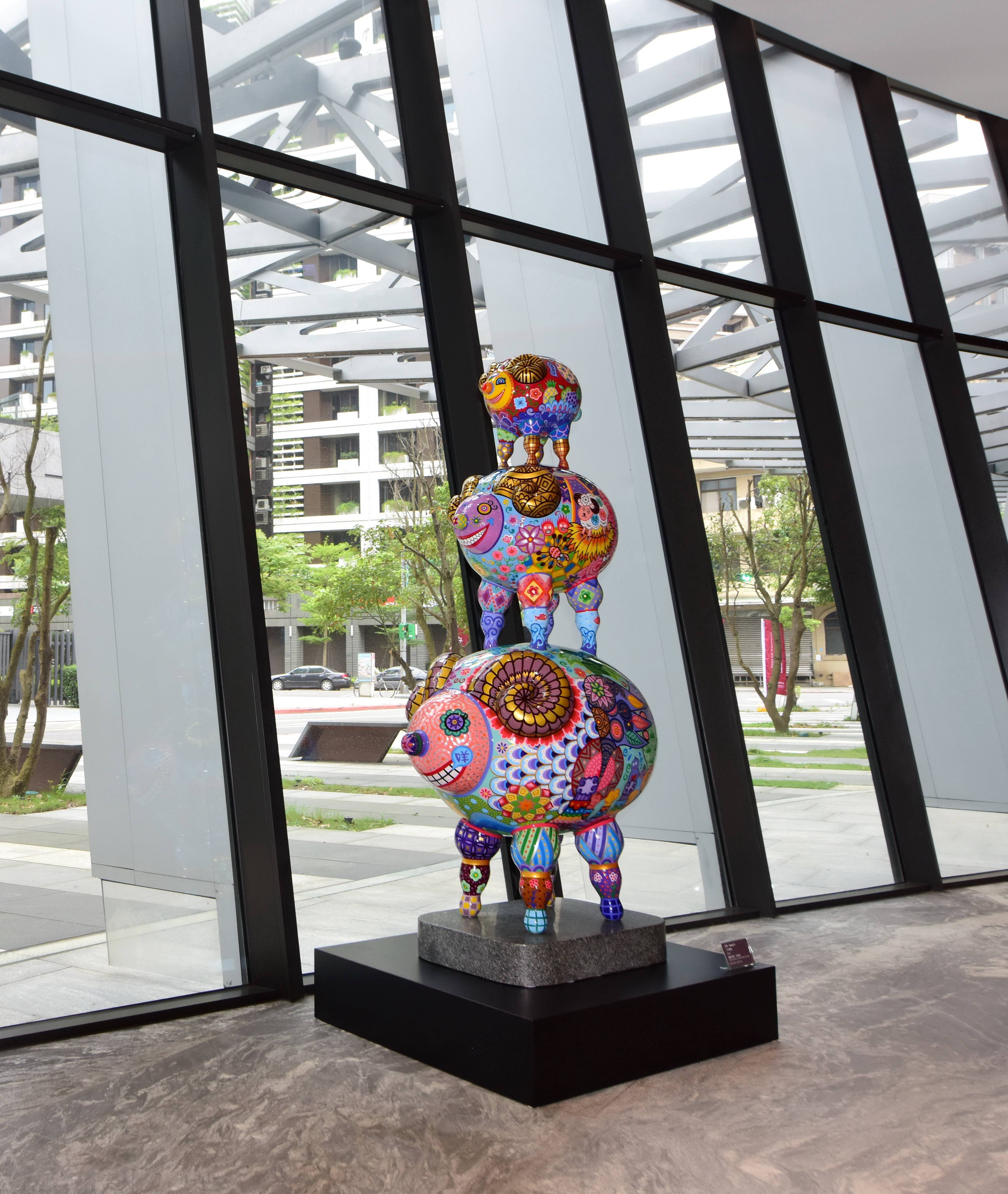 洪易|三羊開泰|2017|鋼板彩繪、花崗岩|90x53x157cm