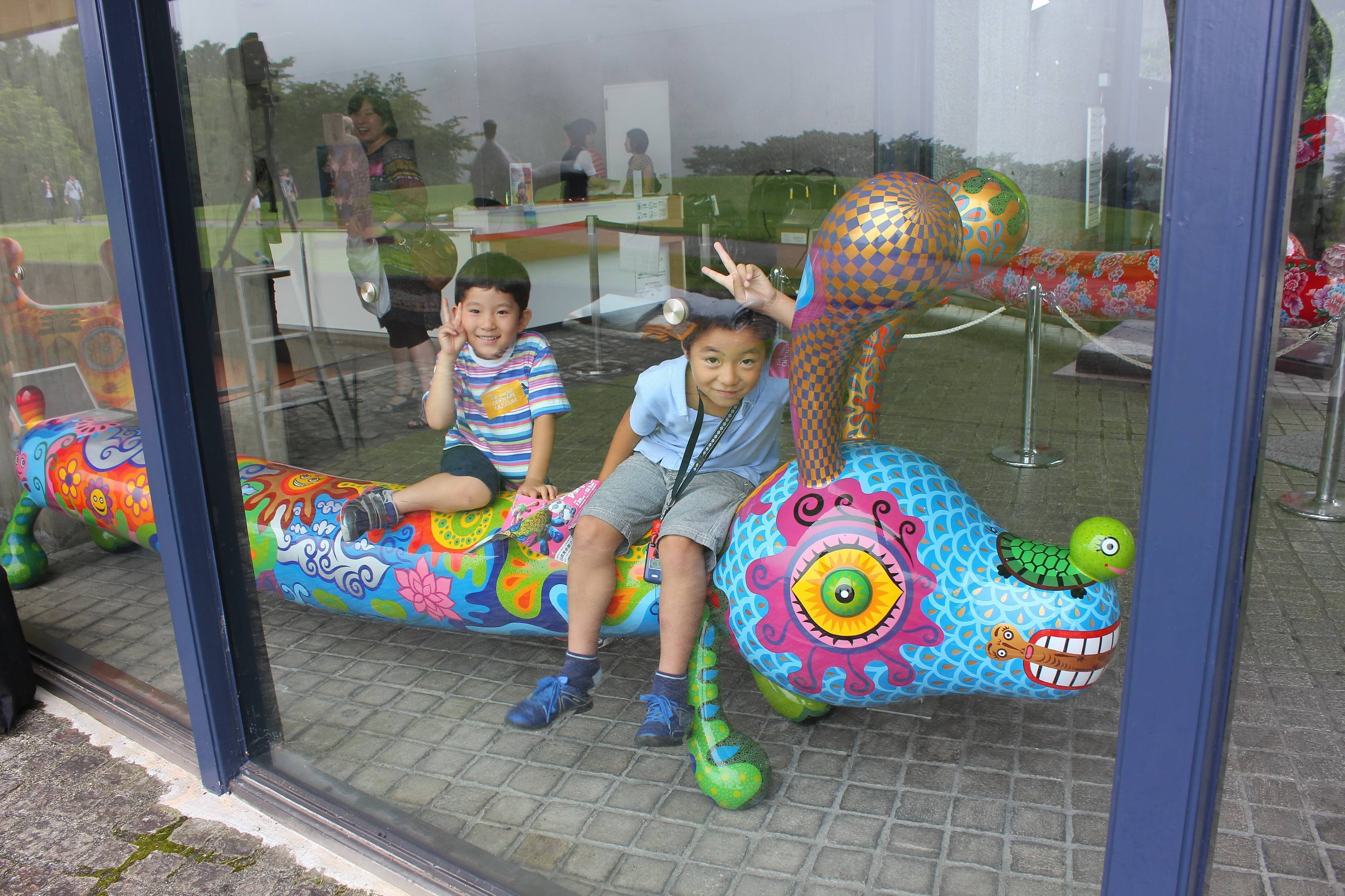 洪易的作品總是讓人感到親近