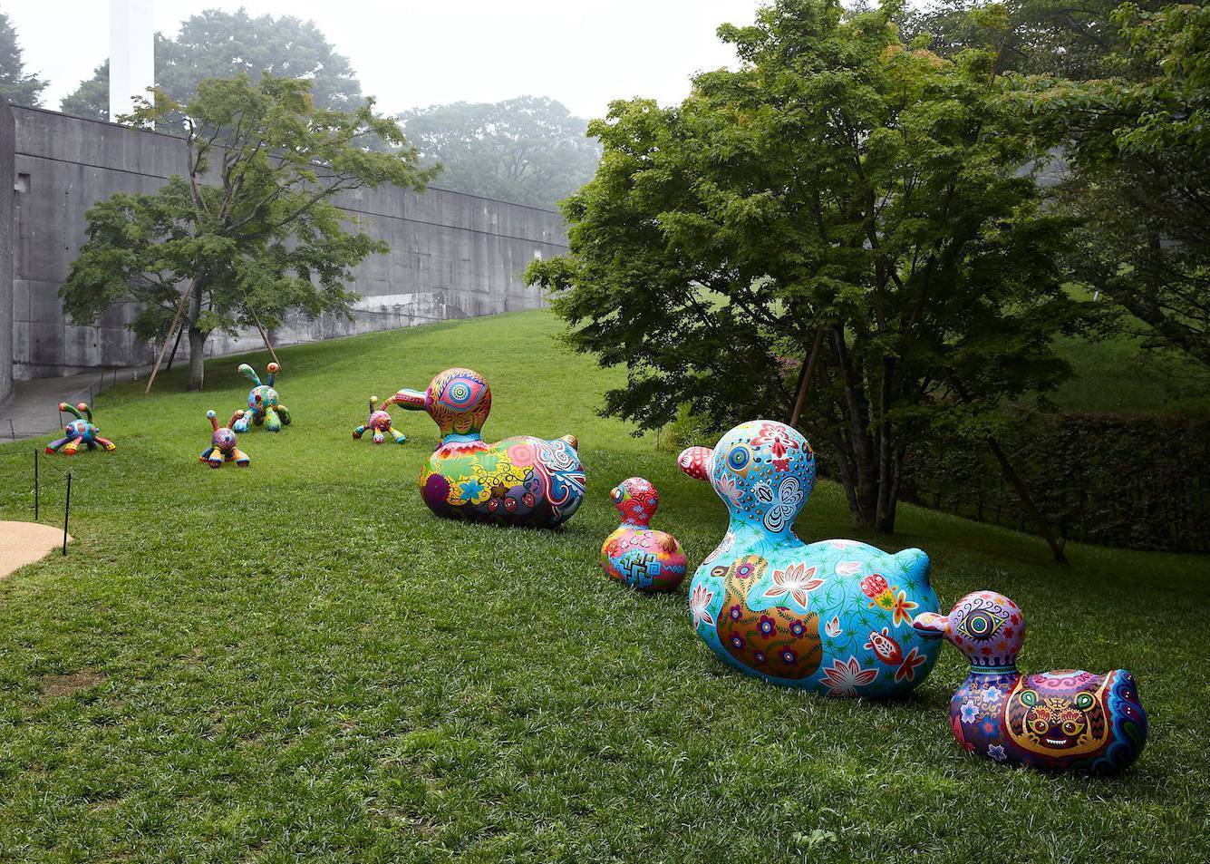 美術館戶外展區 奔跑兔群組與鴨群組