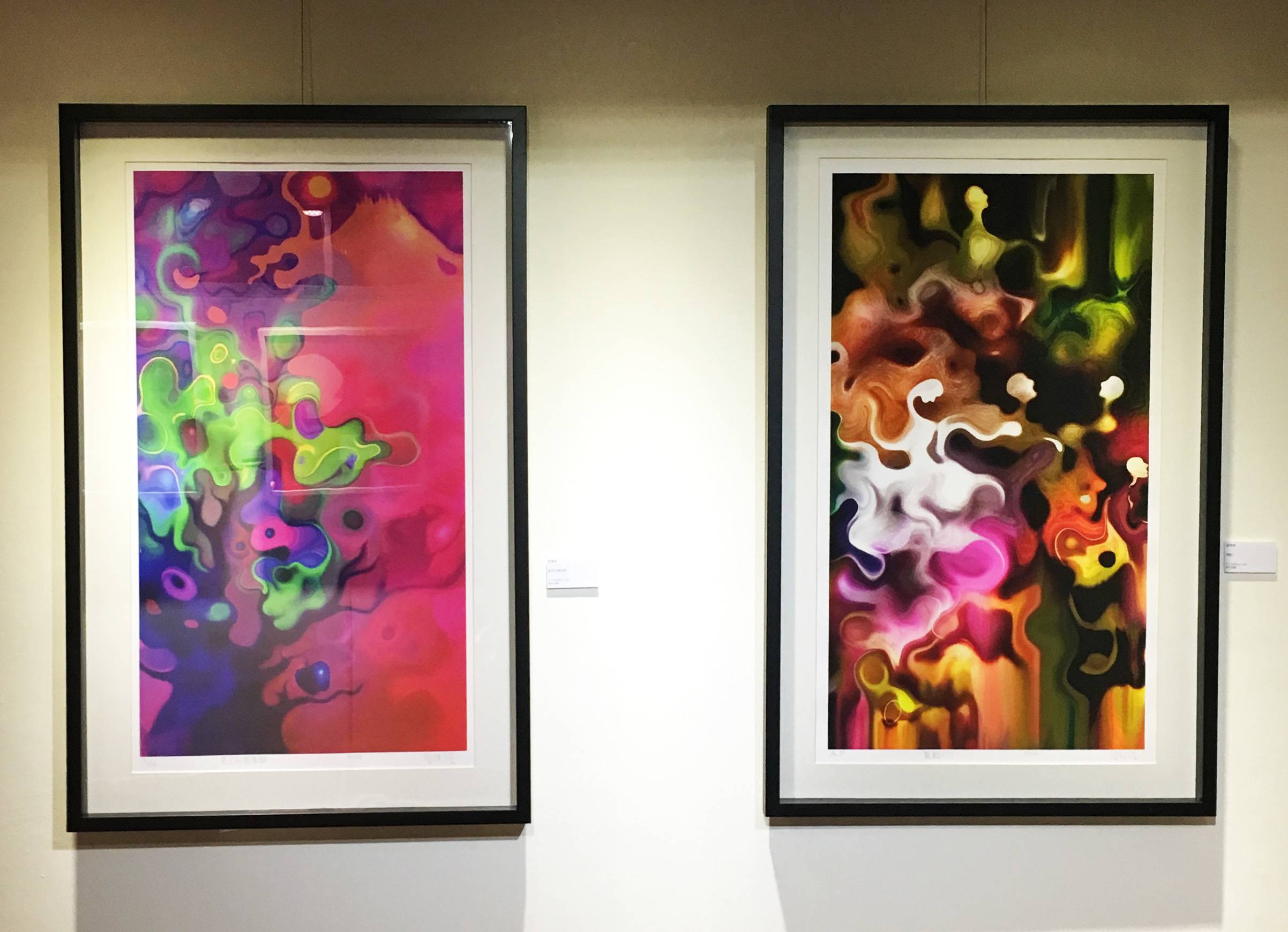 曾傳傑，《藍色的蘋果樹》50 x 90 cm，版畫，2014 (左)。《舞動2》50 x 90 cm，版畫，2014 (右)。