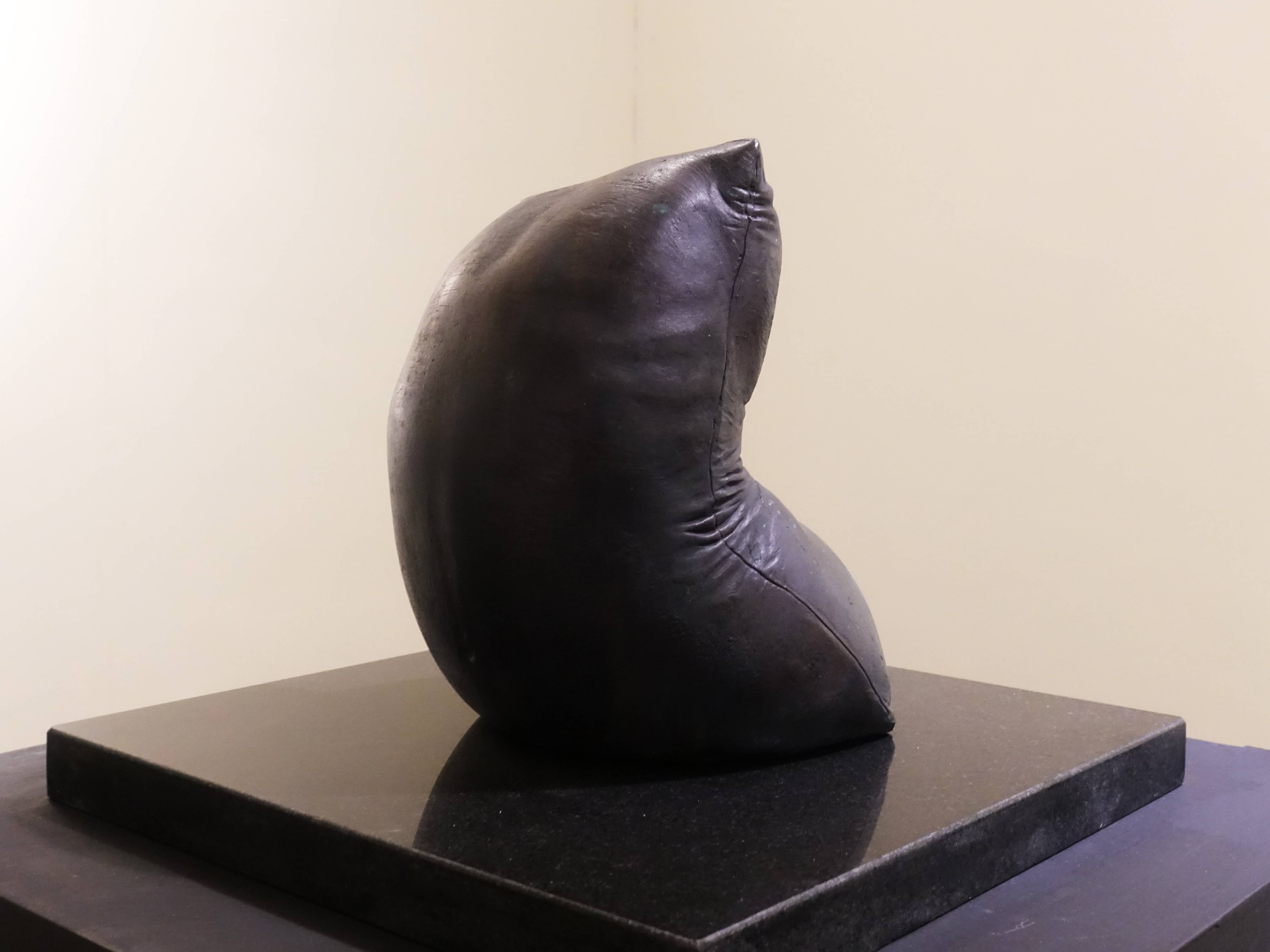 溫岳彬，《Female Torso》，20 x 20 x 24.5 cm，5.4kg，銅，2011。