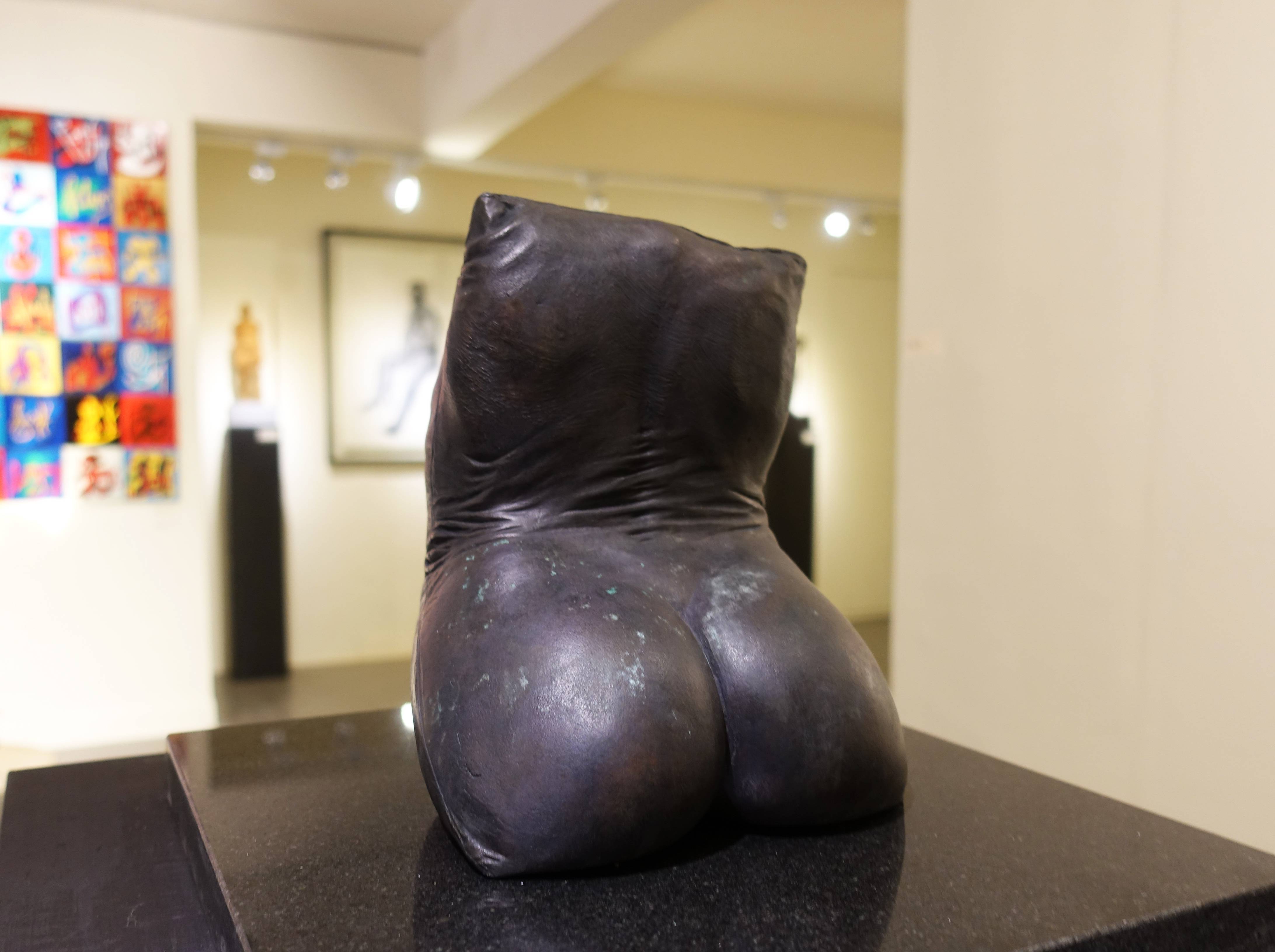 溫岳彬，《Female Torso》，20 x 20 x 24.5 cm，5.4kg，銅，2011。