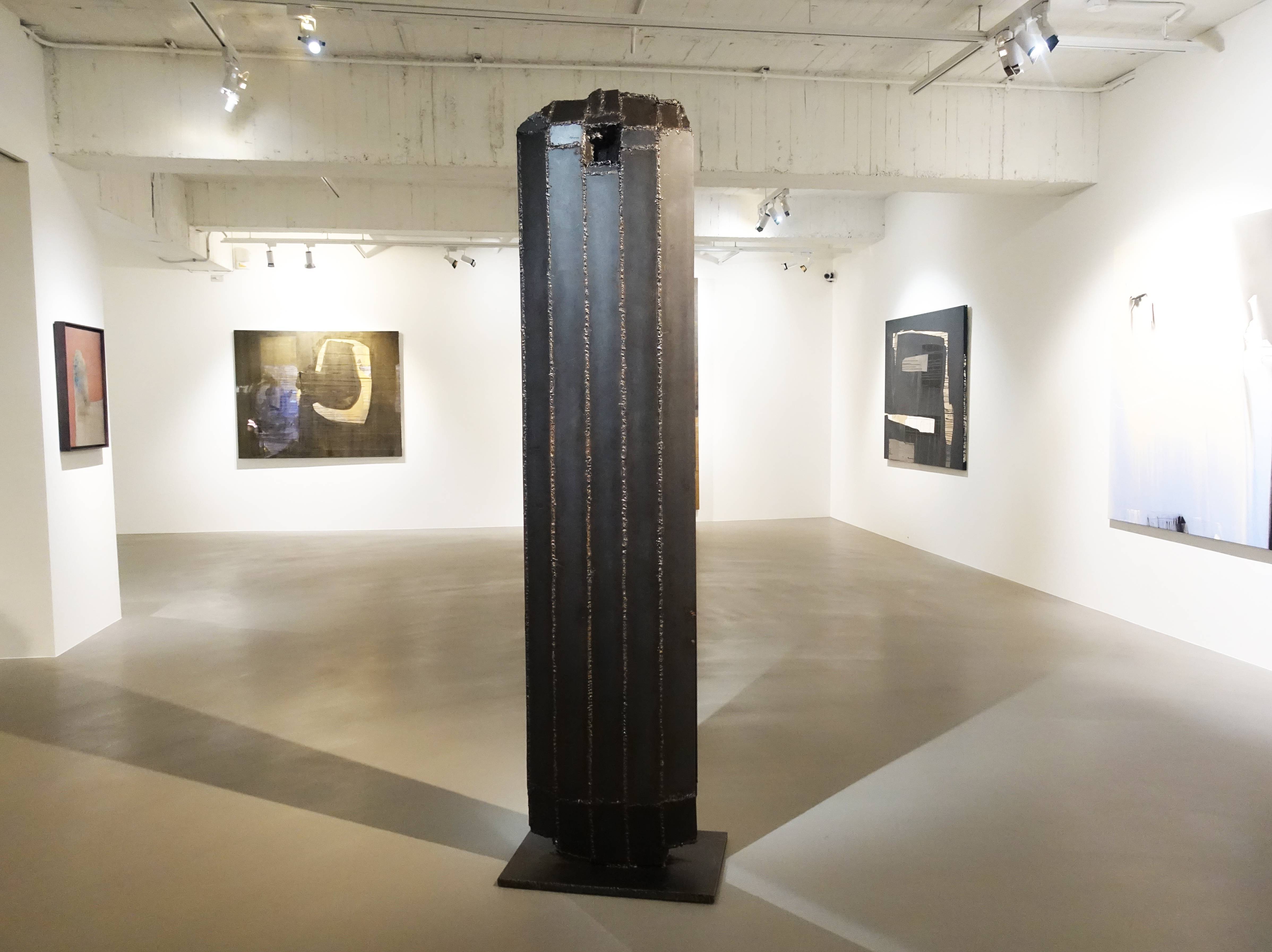 林鴻文，《玄空》， 50 x 15 x 220 cm，焊鐵，2019。