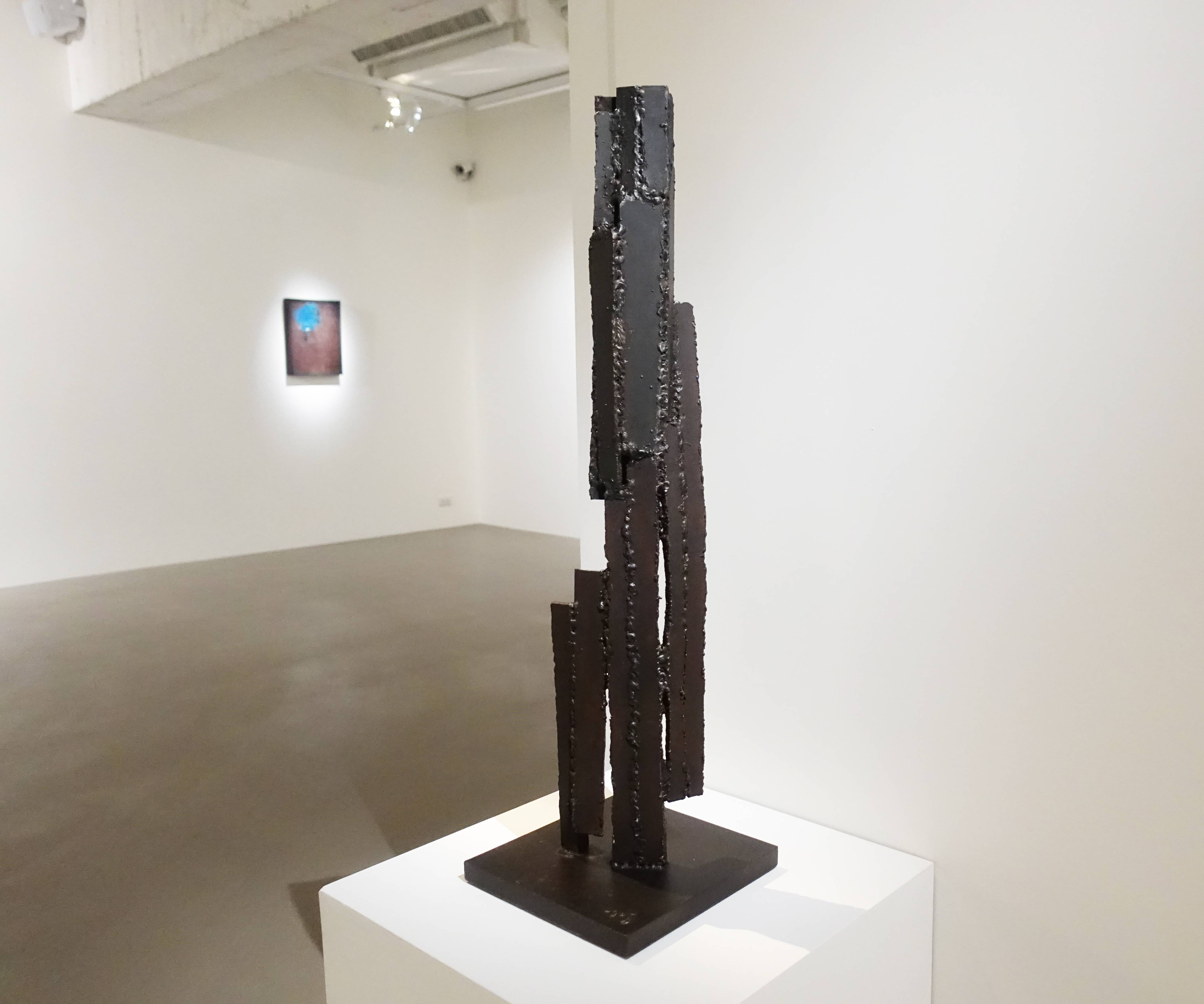 林鴻文，《愣行》， 17 x 8 x 78 cm，焊鐵，2019。