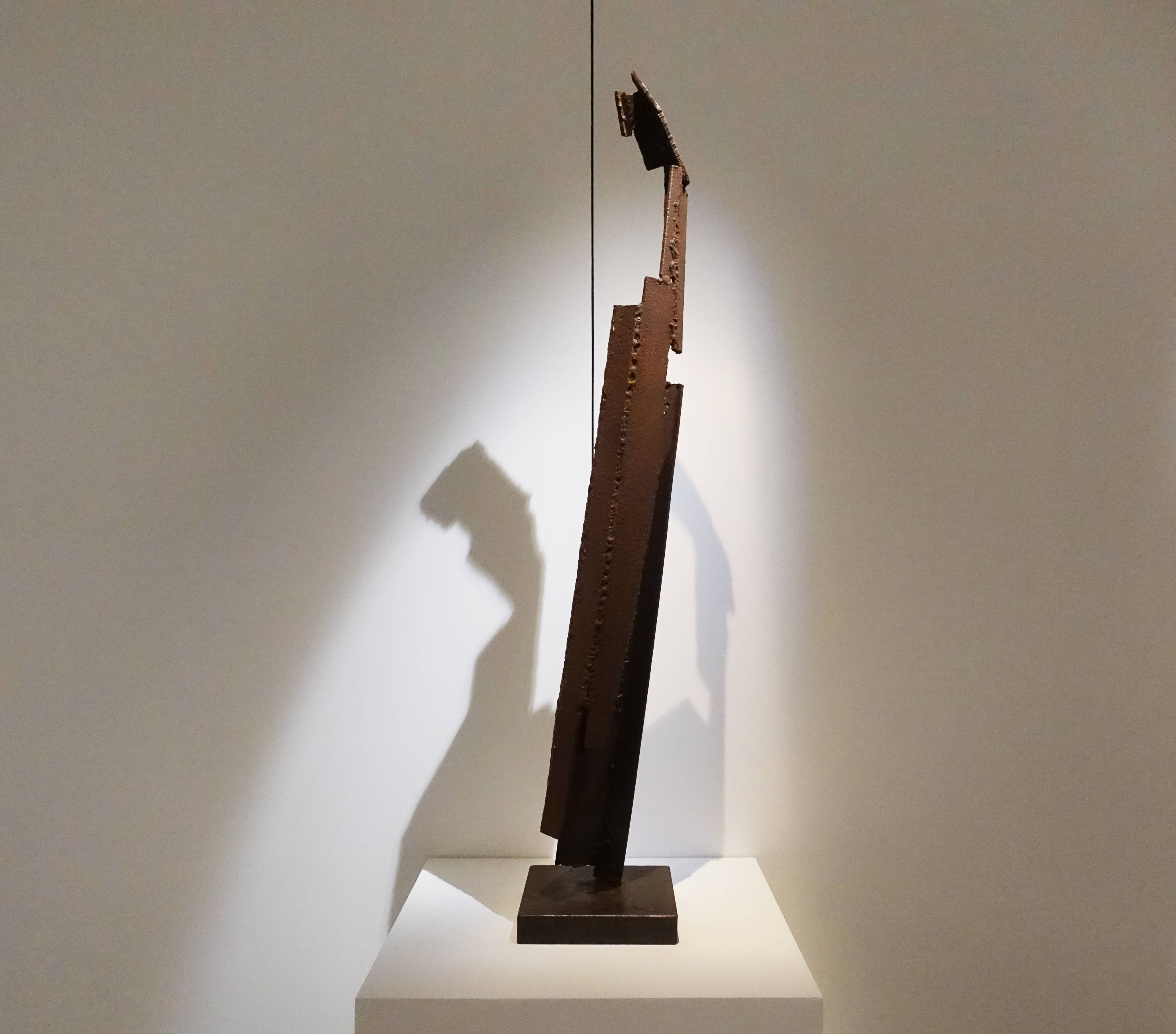 林鴻文，《遙》，20 x 17 x 106 cm，焊鐵，2017。
