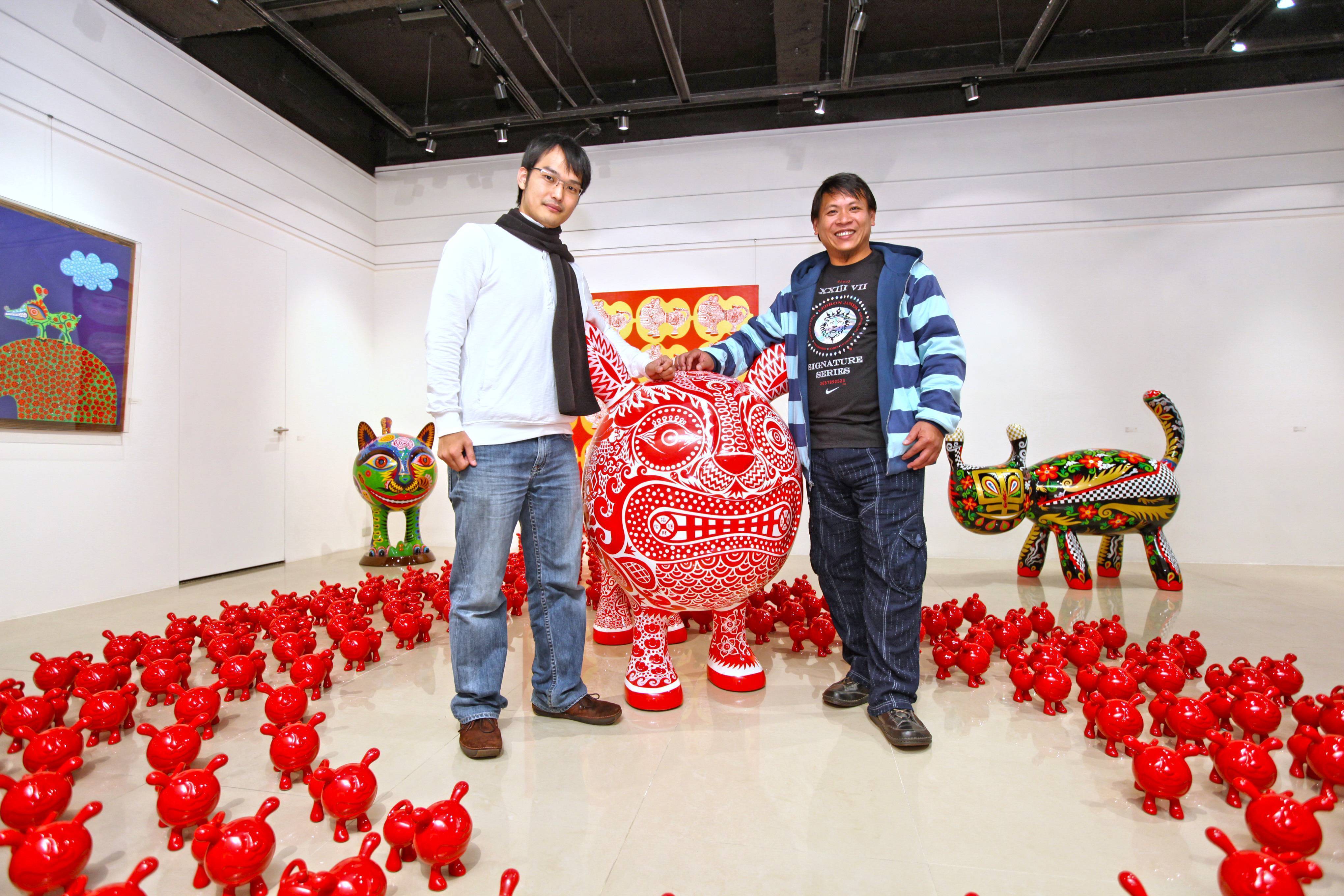 洪易老師與印象畫廊藝術總監歐士豪於現場合影。