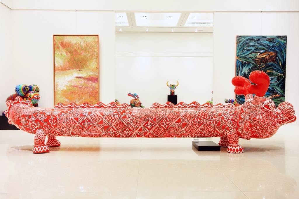 以剪紙藝術發想圖騰的「長龍」。