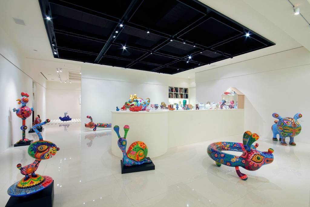 以鋼板打造的彩繪動物使得展覽現場活潑有趣。