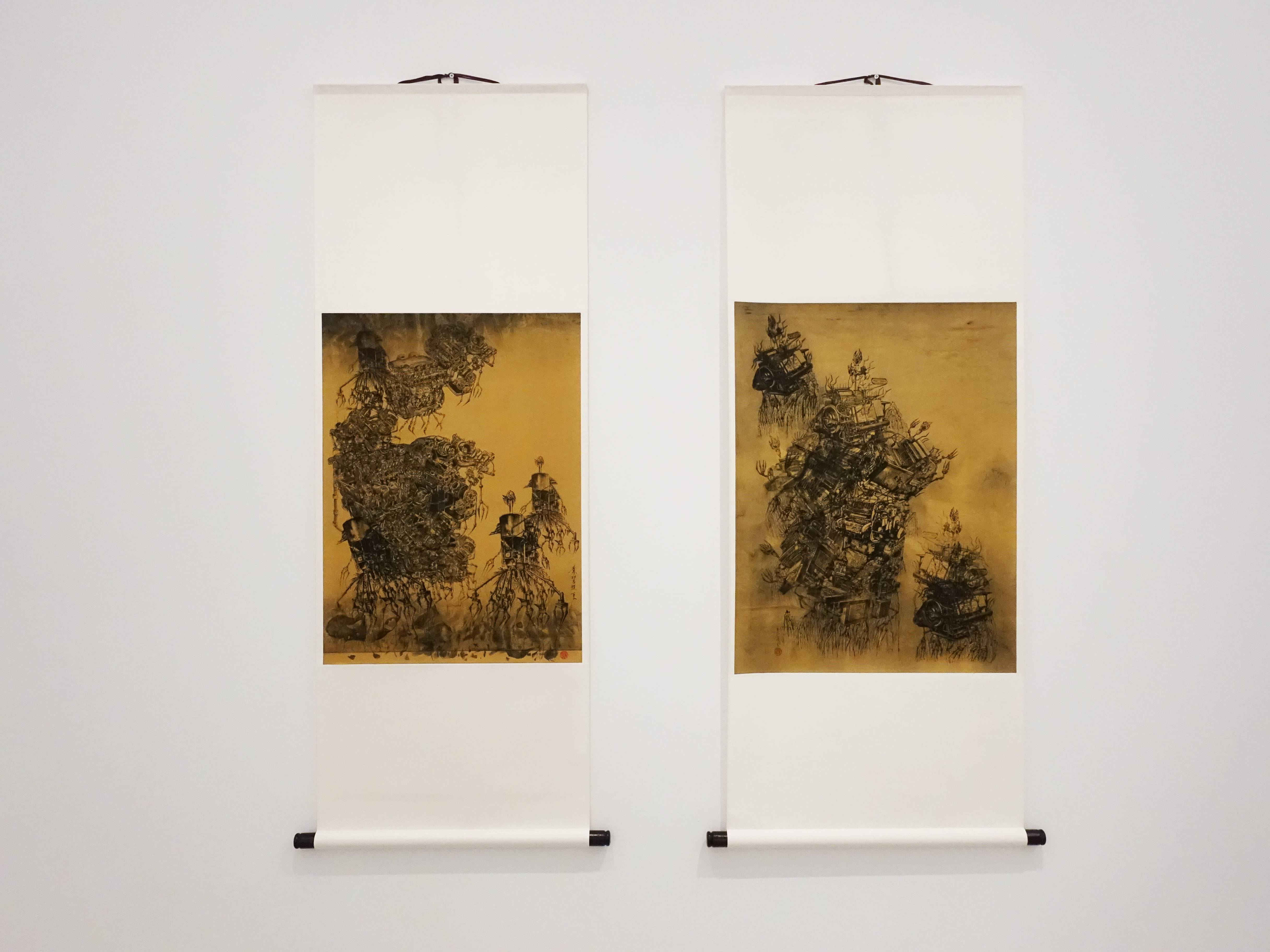 葉慧琪，《機械山水-矗立》，53 x 69.5 cm，綜合媒材、絹布(右)。葉慧琪，《機械山水-枯岩》，48.5 x 66 cm，綜合媒材、絹布(左)。