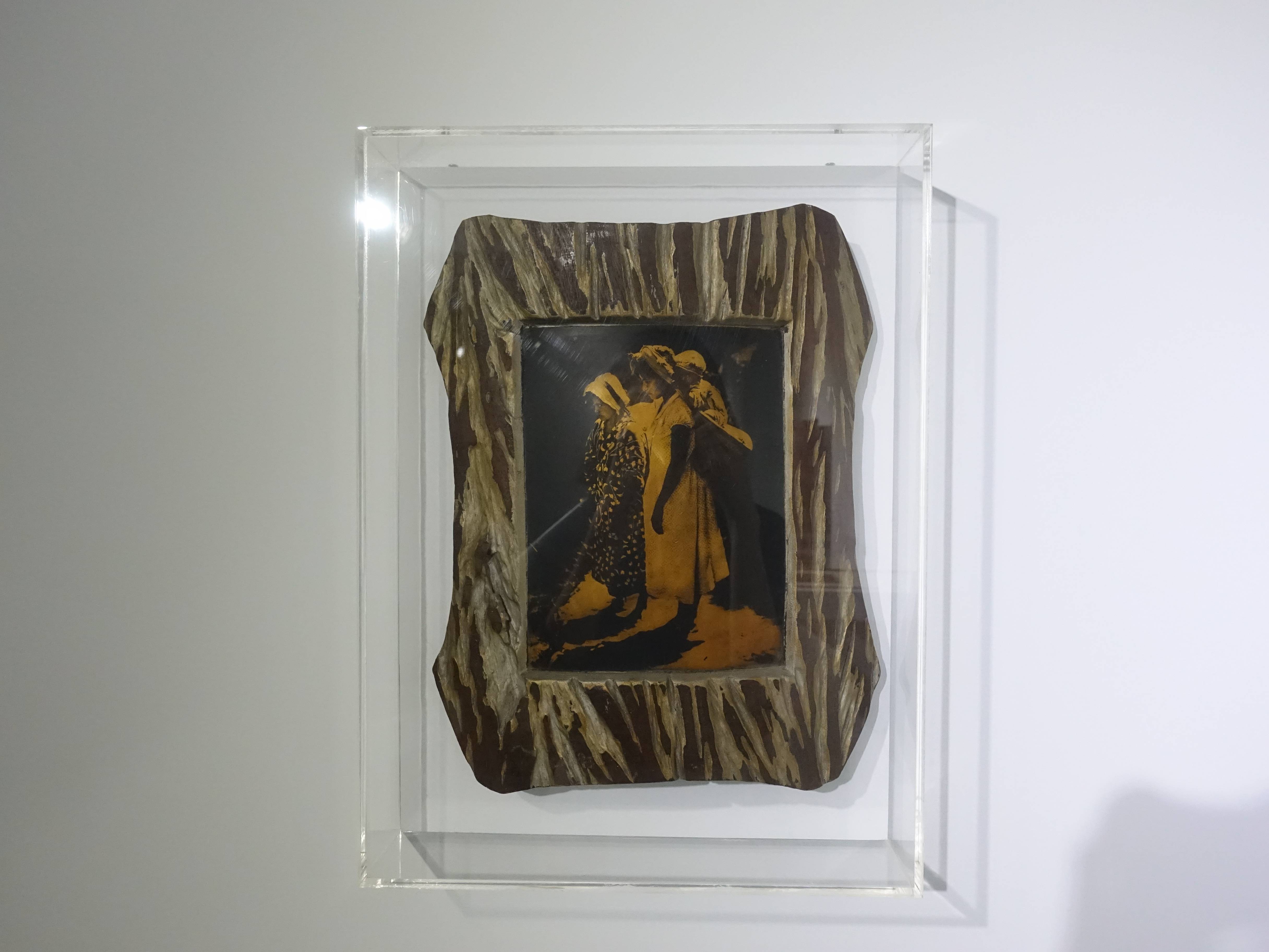 彭瑞麟，《太魯閣之女》，40x28 cm，純金漆器寫真，1938。