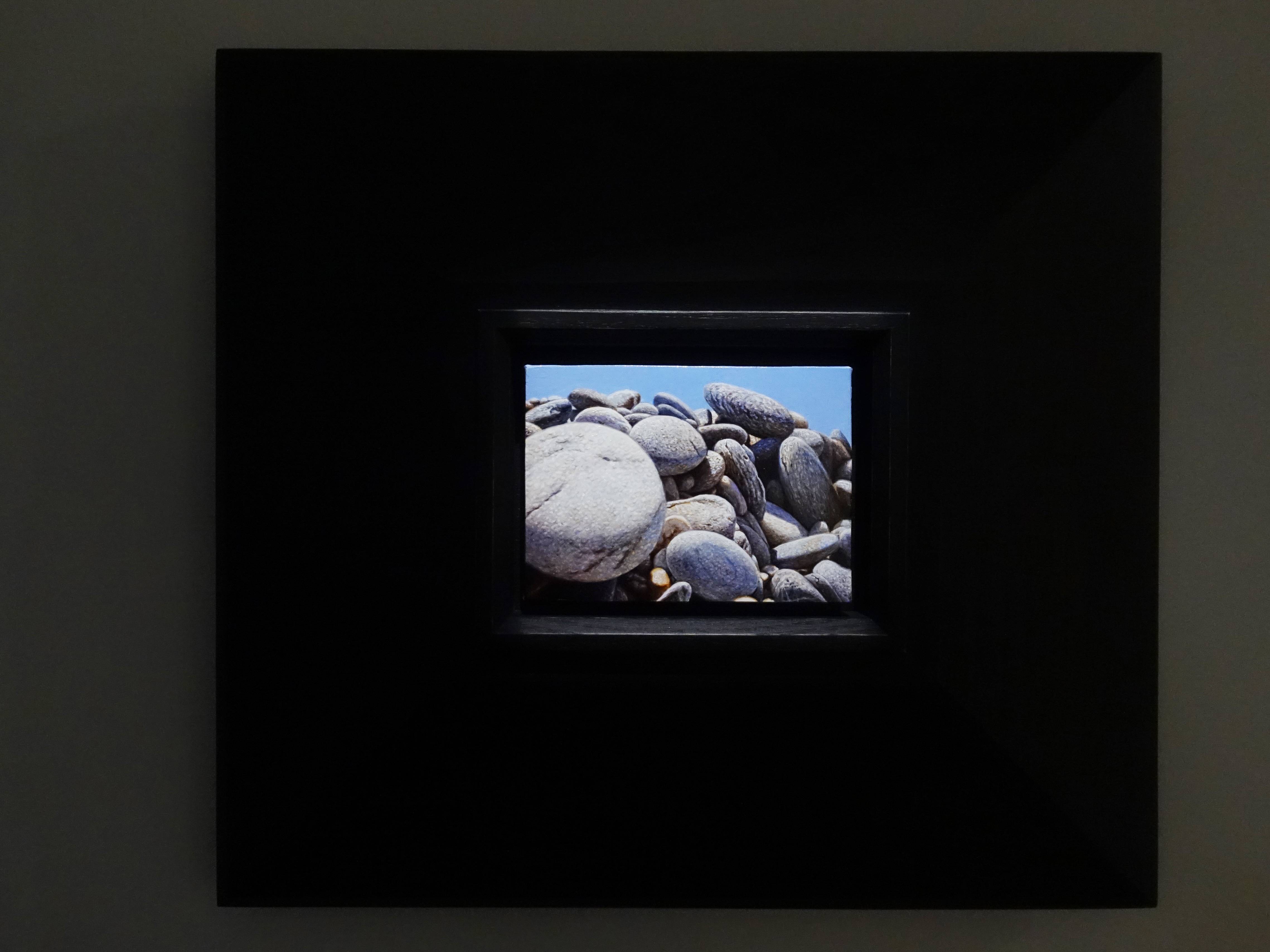 周珠旺，《磊磊》，7.4 x 10 cm，油彩、畫布，2019。