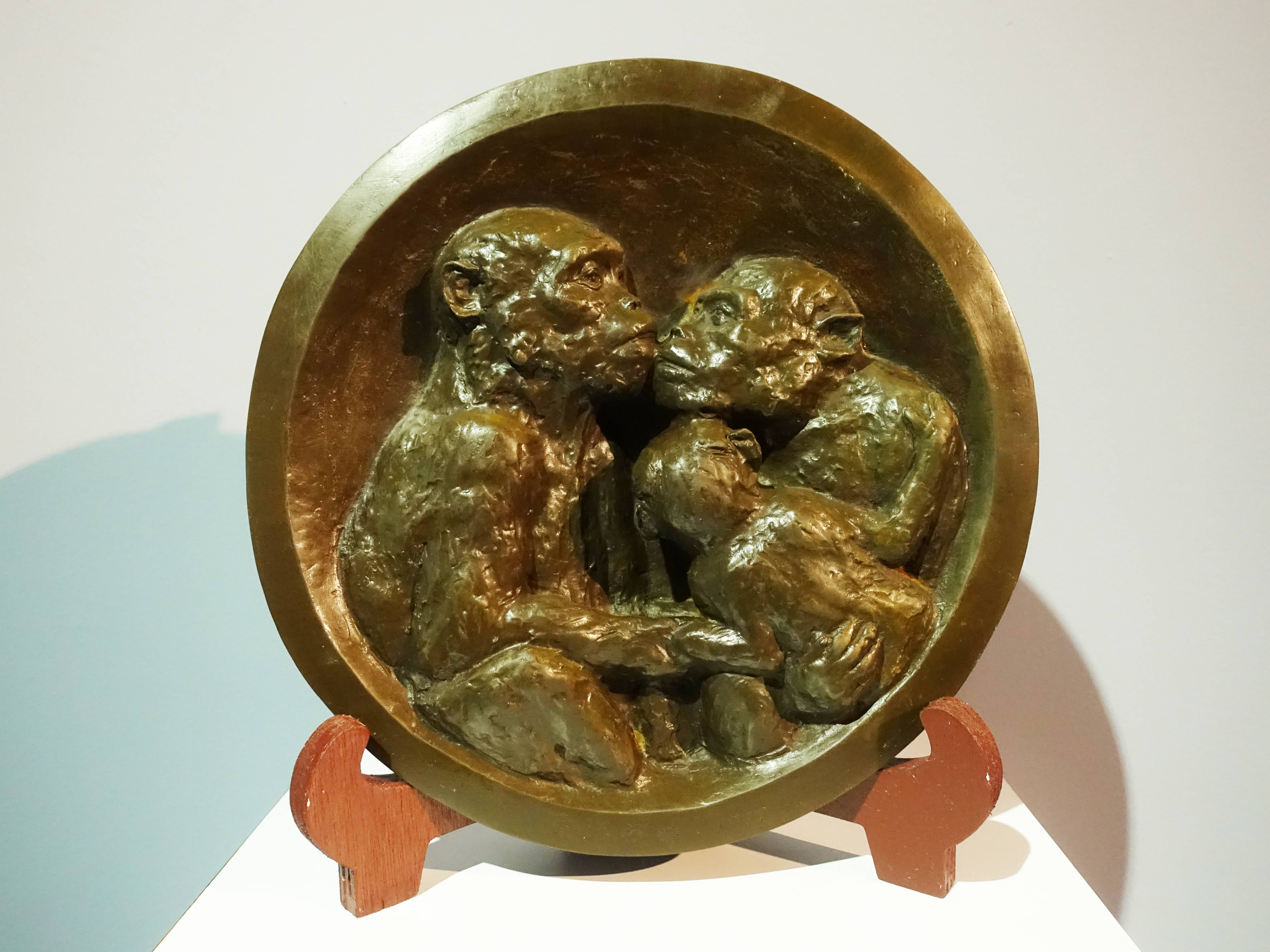 蒲浩明，《猴族》，35.5 X 35.5 X 5 cm，銅，1979。