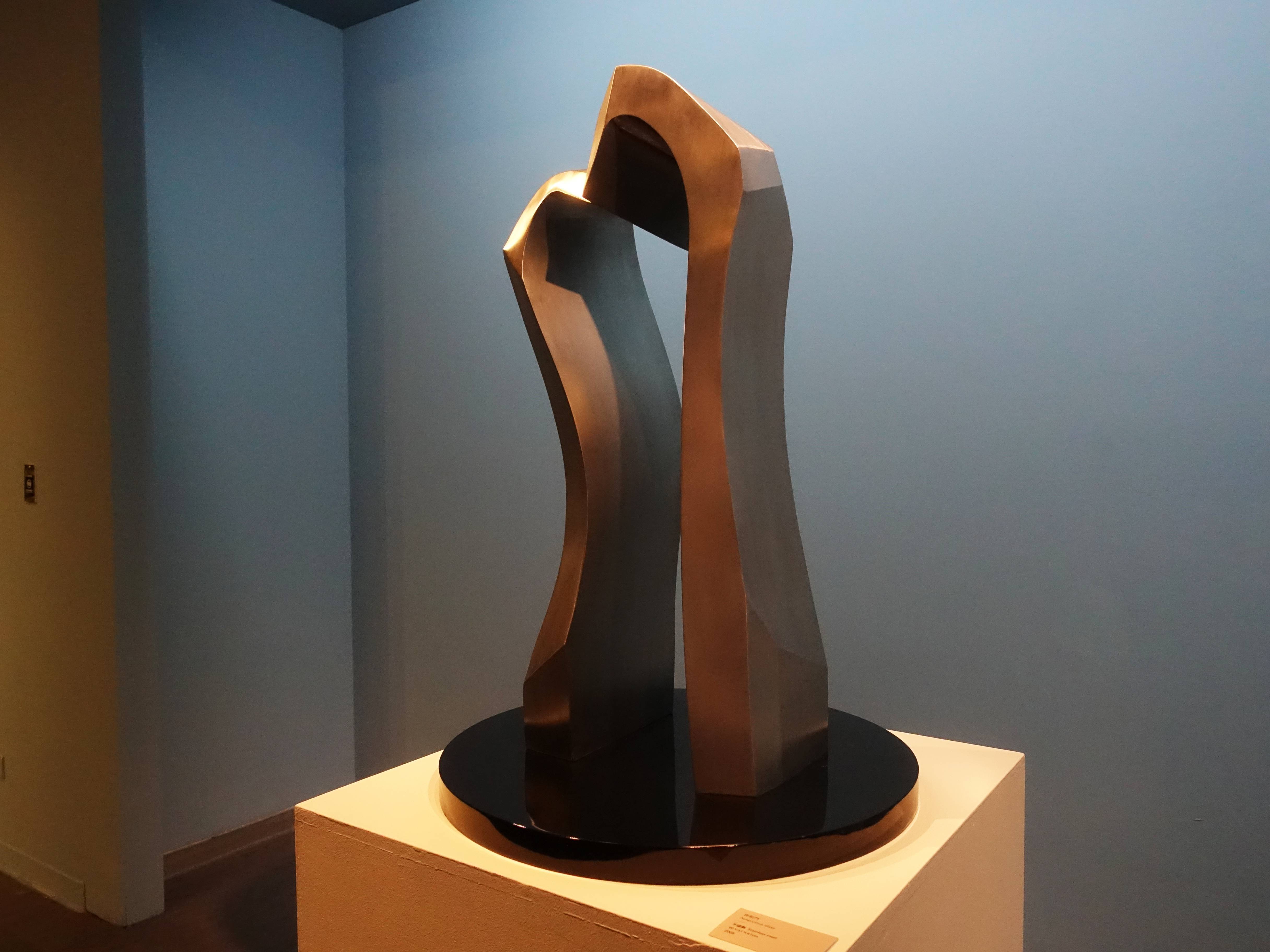 蒲浩明，《祥和門》，90 X 61 X 61 cm，Stainless steel，1989。