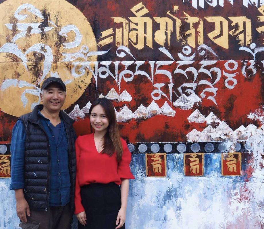 不丹當代藝術之父 Asha Kama (左) 與丹之寶創辦人呂若潔 (右)