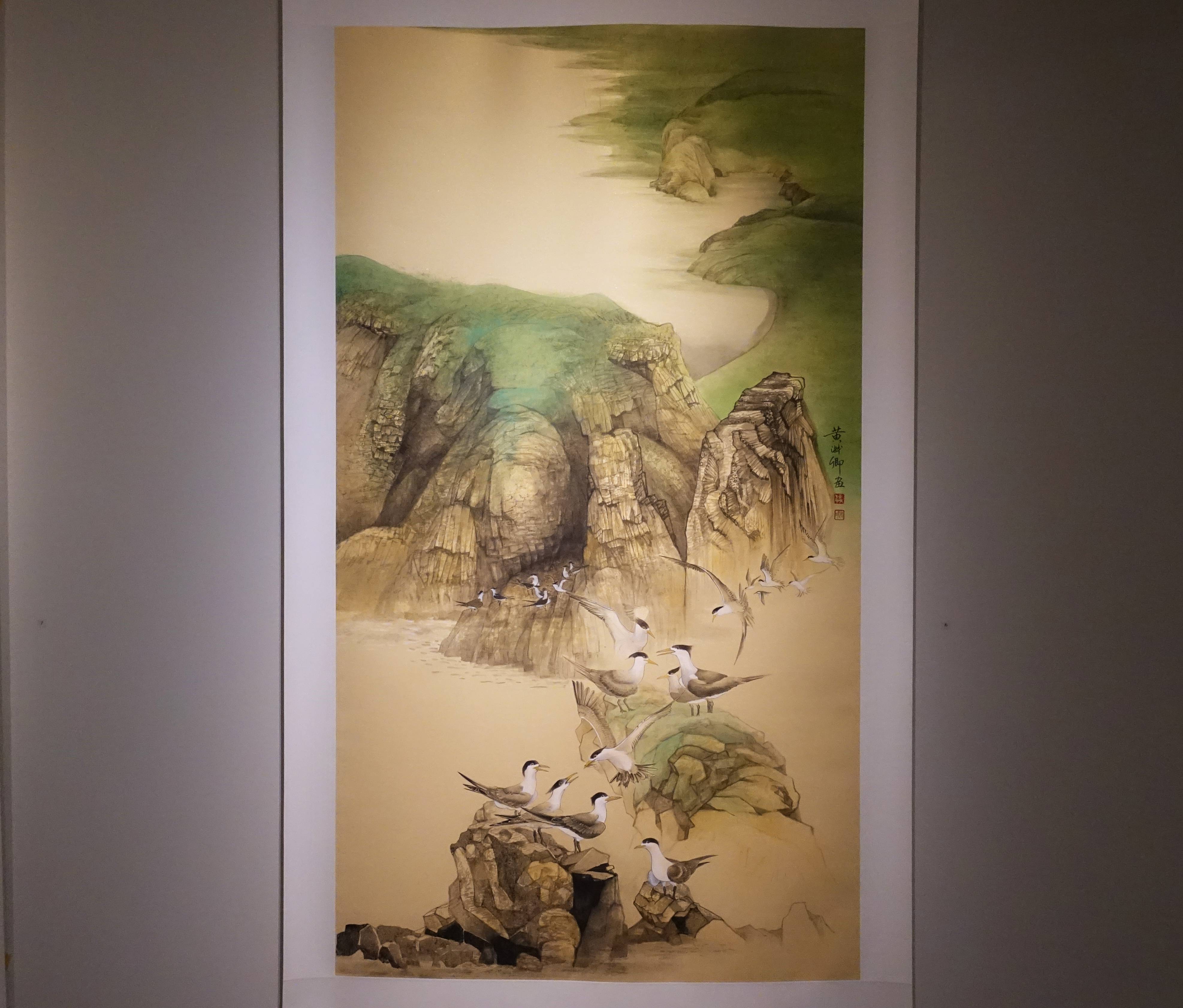 黃淑卿，《群鷗處處來2》，223 x 101 cm，紙本、彩墨，2019。